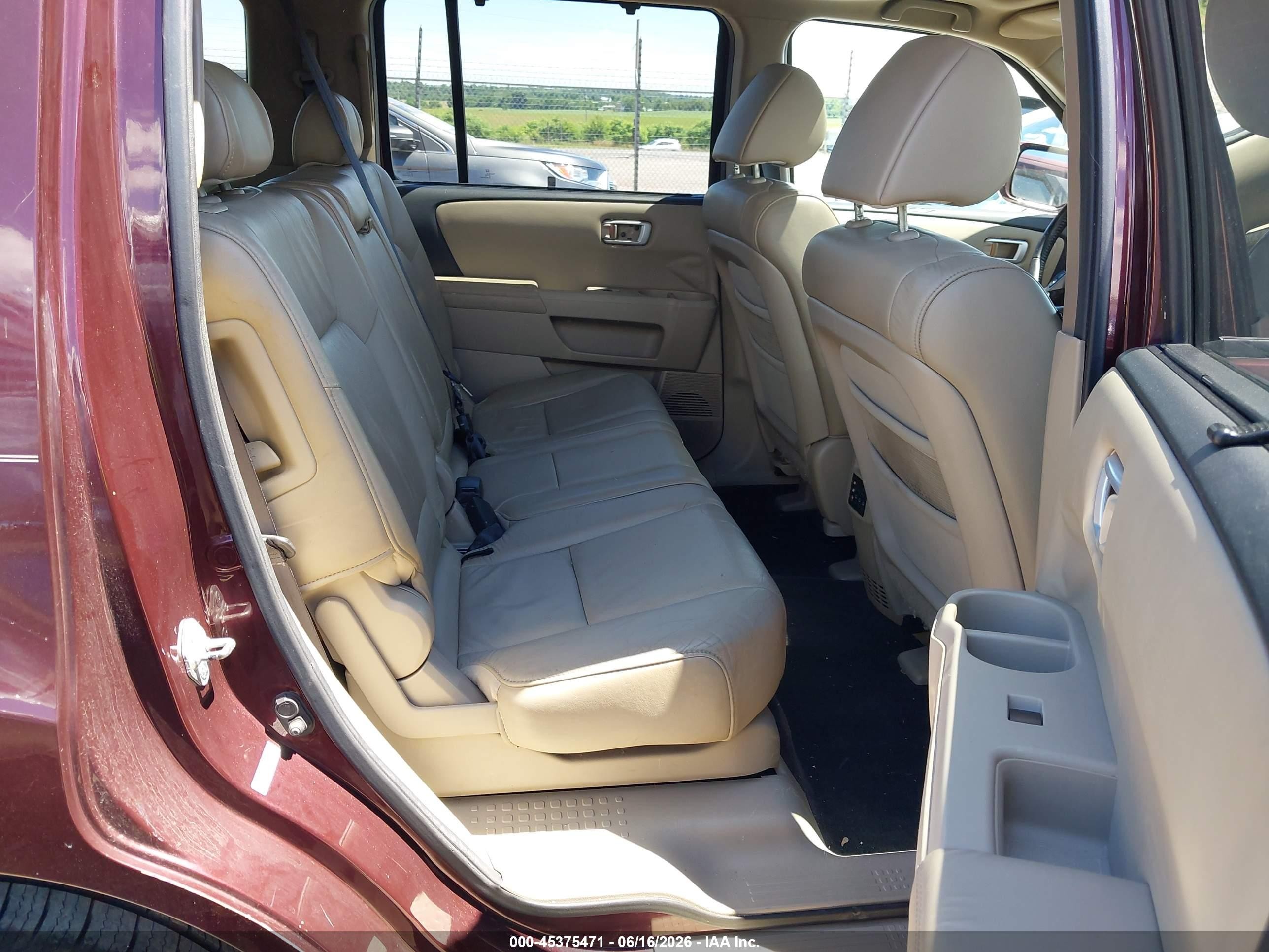 2011 Honda Pilot Touring Burgundy vin: 5FNYF4H98BB030783