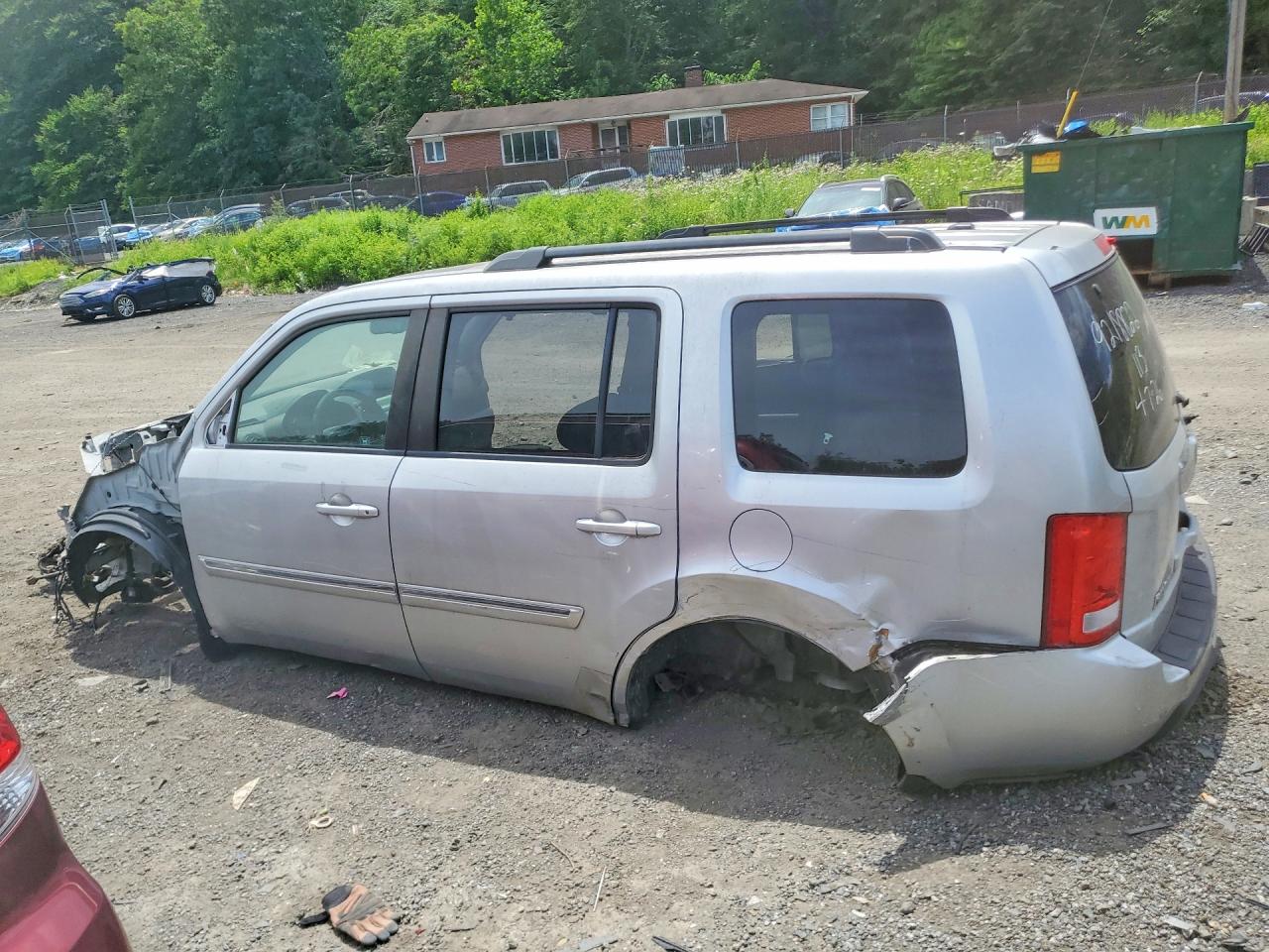 2011 Honda Pilot Touring Silver vin: 5FNYF4H98BB041587