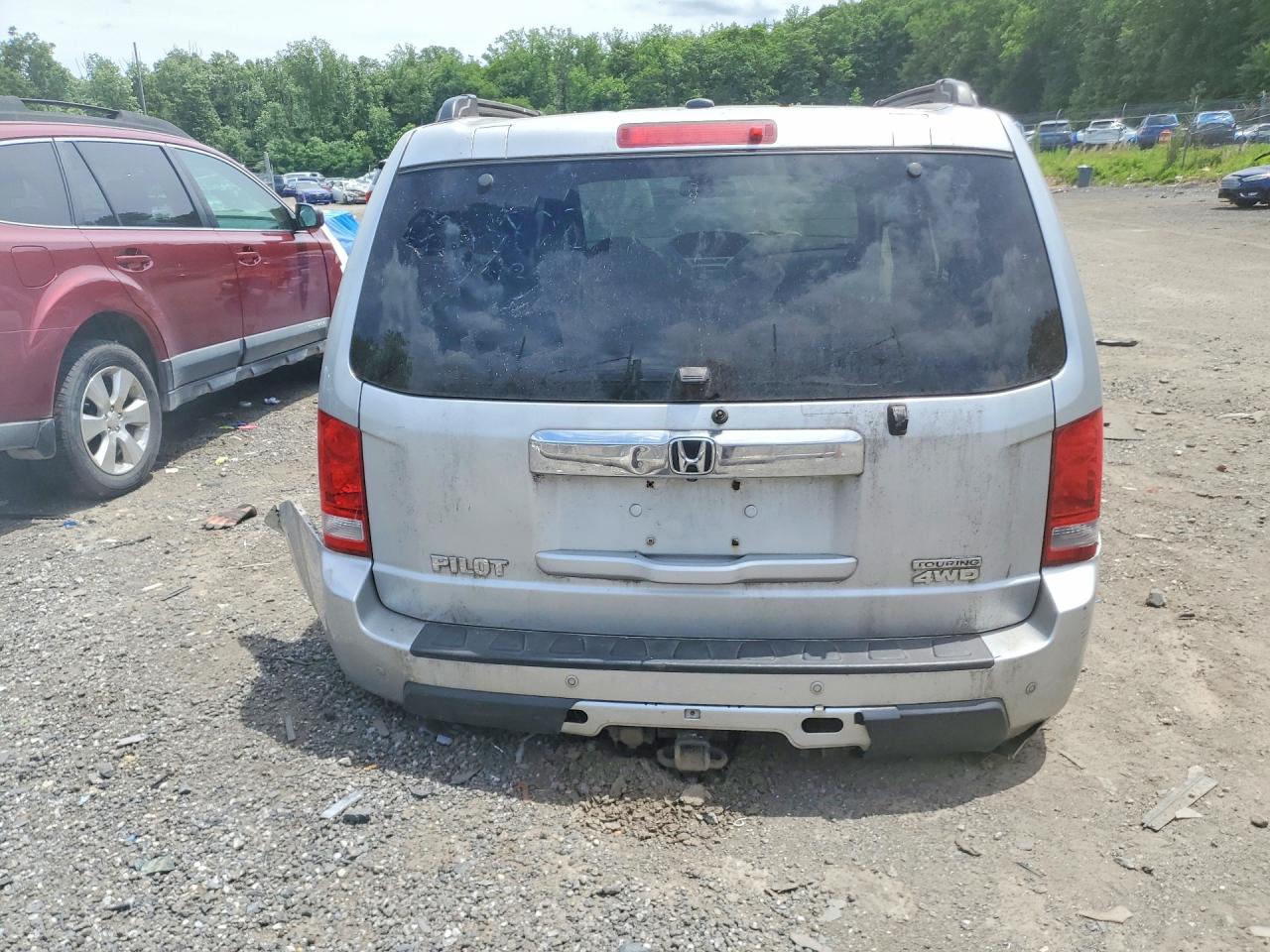 2011 Honda Pilot Touring Silver vin: 5FNYF4H98BB041587