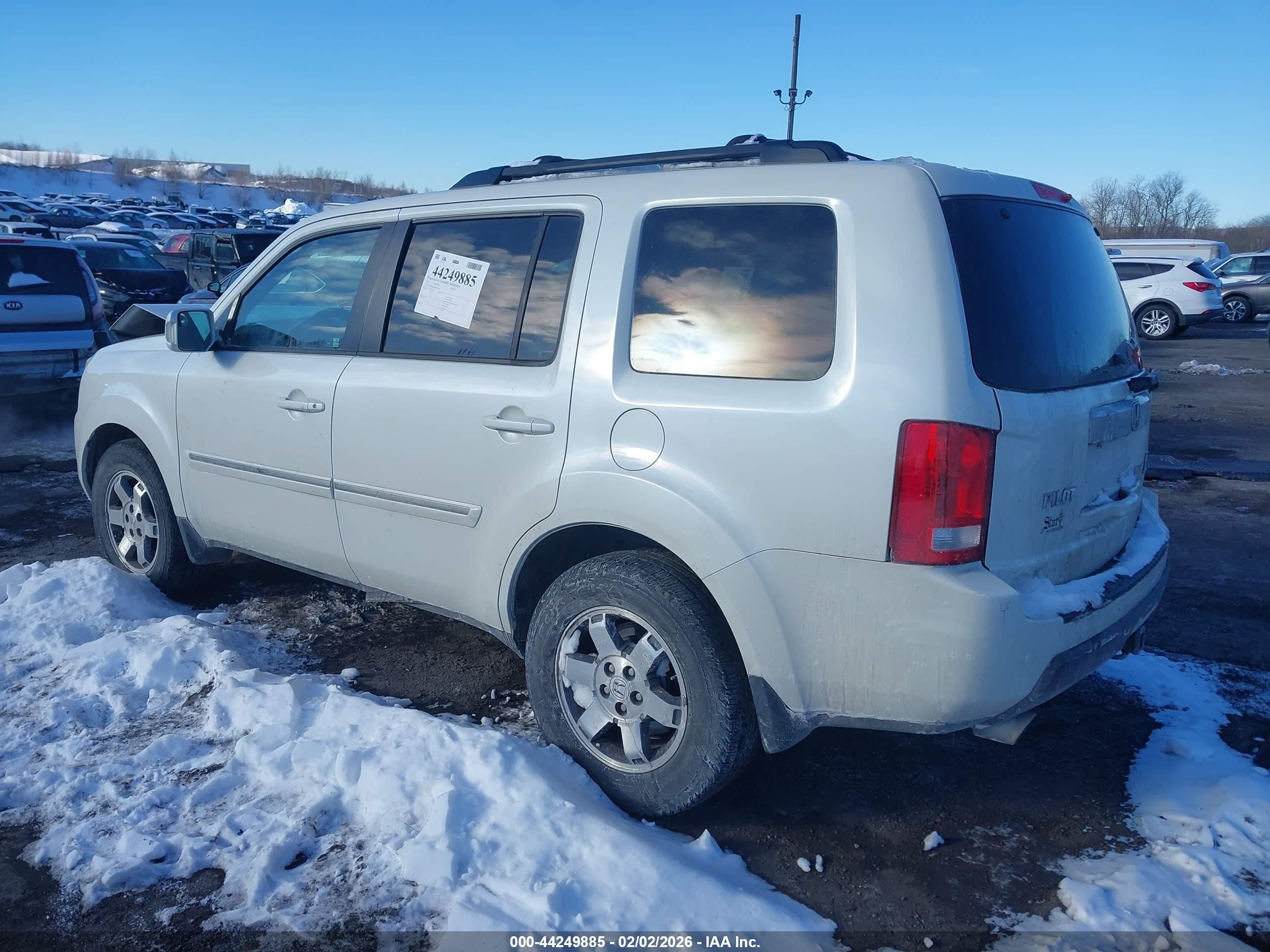 2011 Honda Pilot Touring White vin: 5FNYF4H98BB096878
