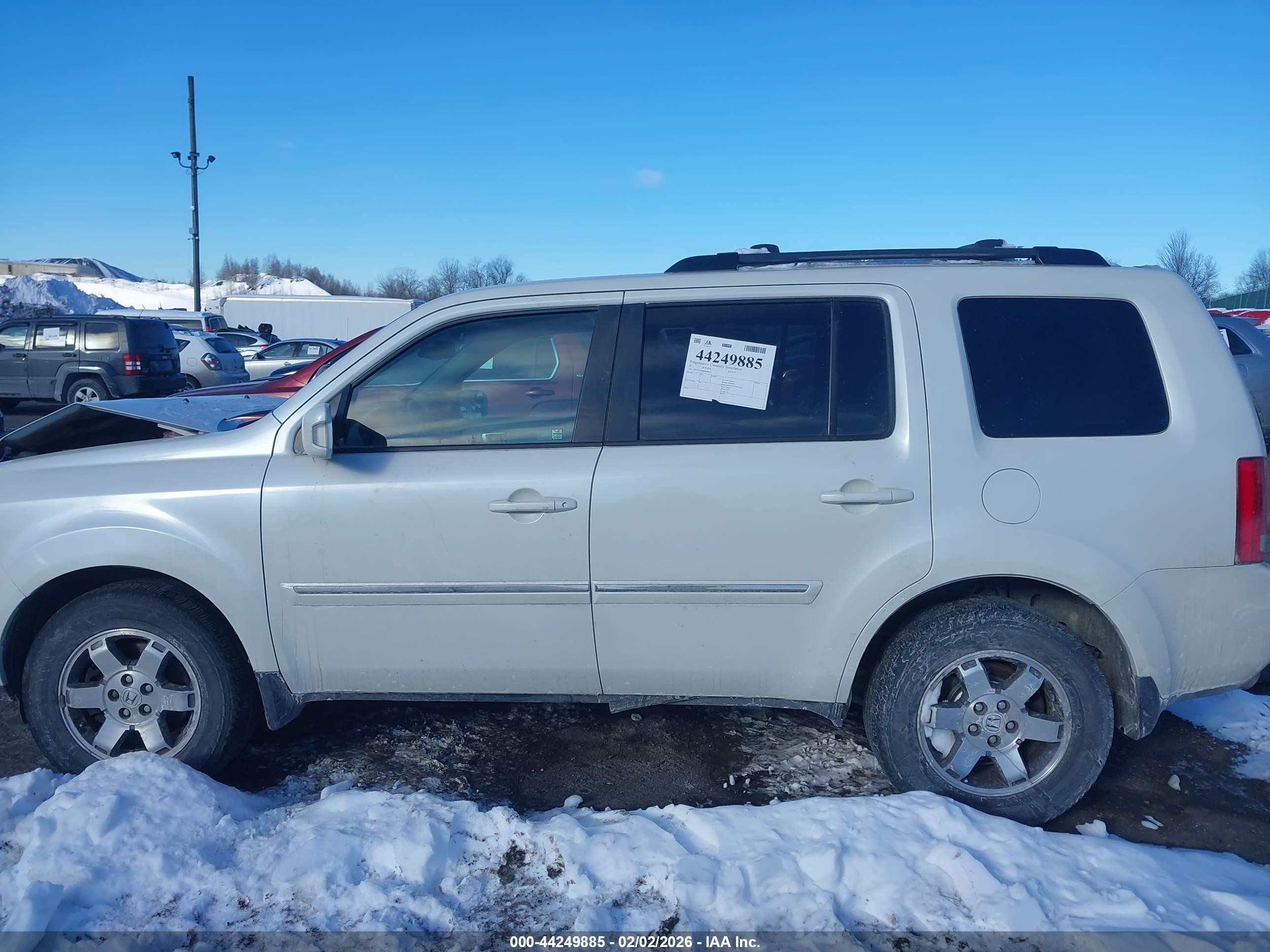 2011 Honda Pilot Touring White vin: 5FNYF4H98BB096878