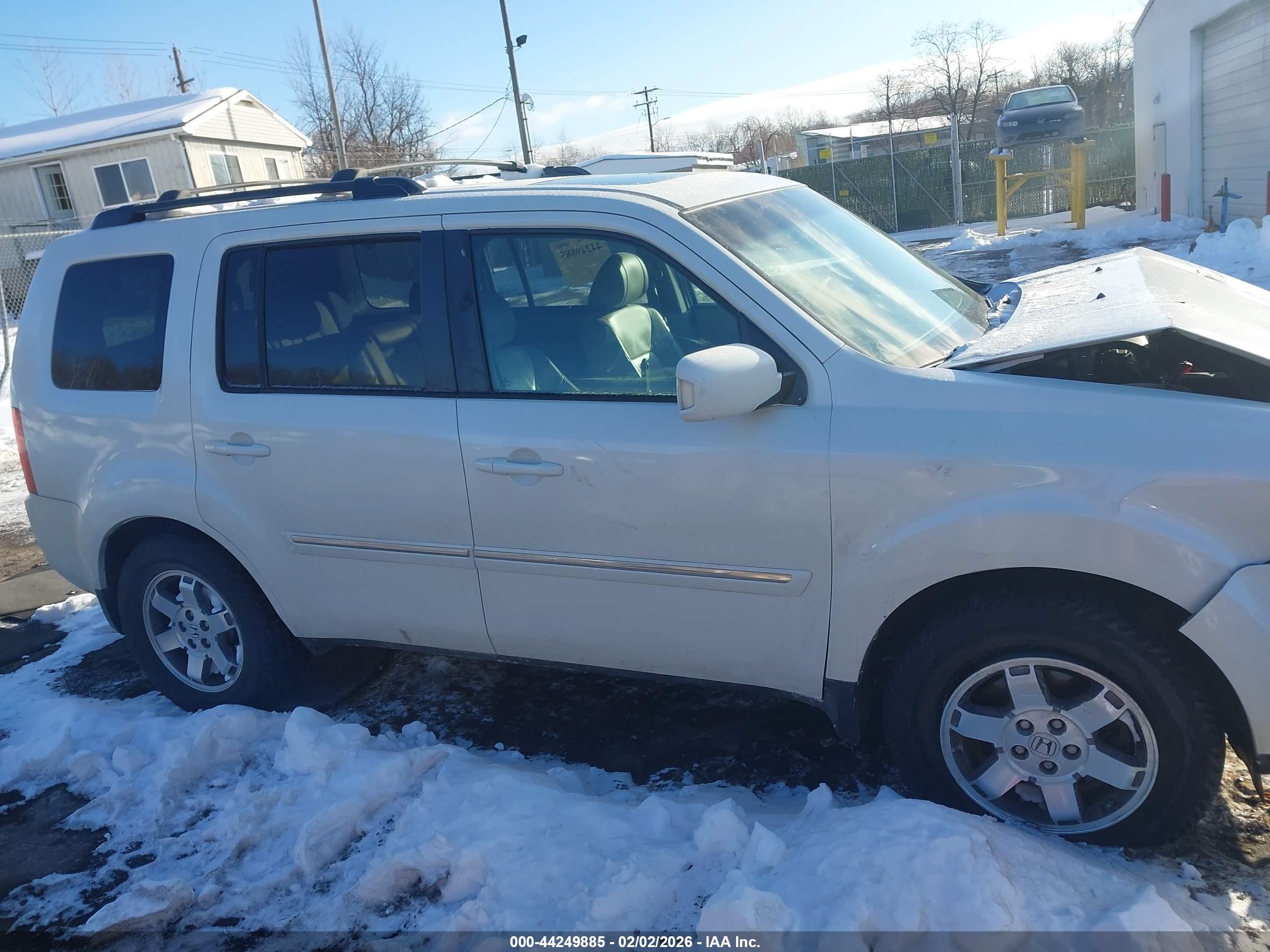 2011 Honda Pilot Touring White vin: 5FNYF4H98BB096878