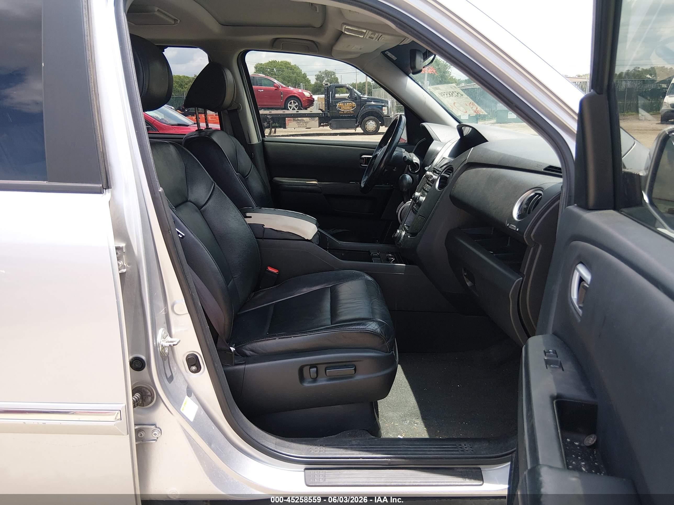 2012 Honda Pilot Touring Silver vin: 5FNYF4H98CB020305