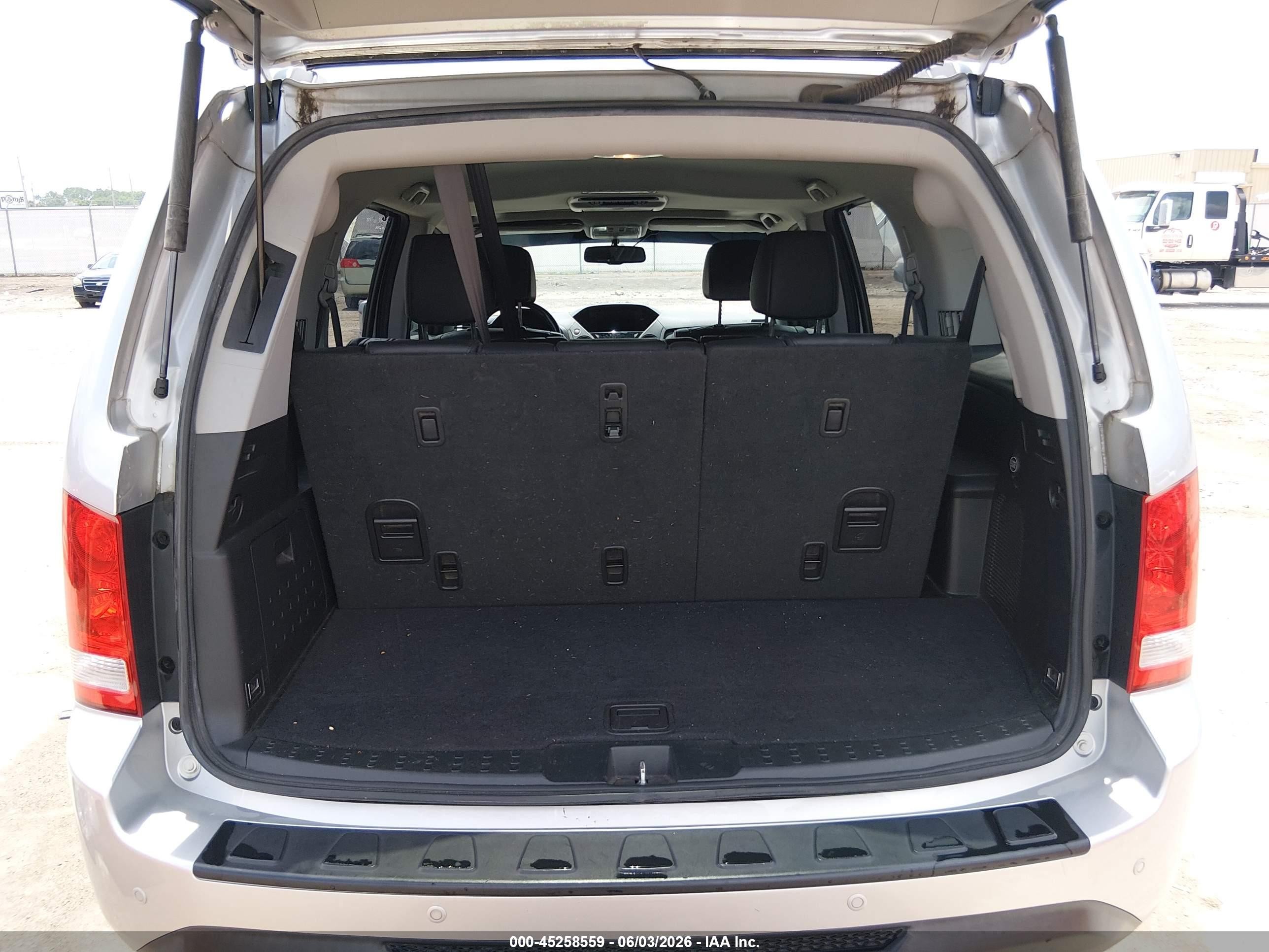 2012 Honda Pilot Touring Silver vin: 5FNYF4H98CB020305