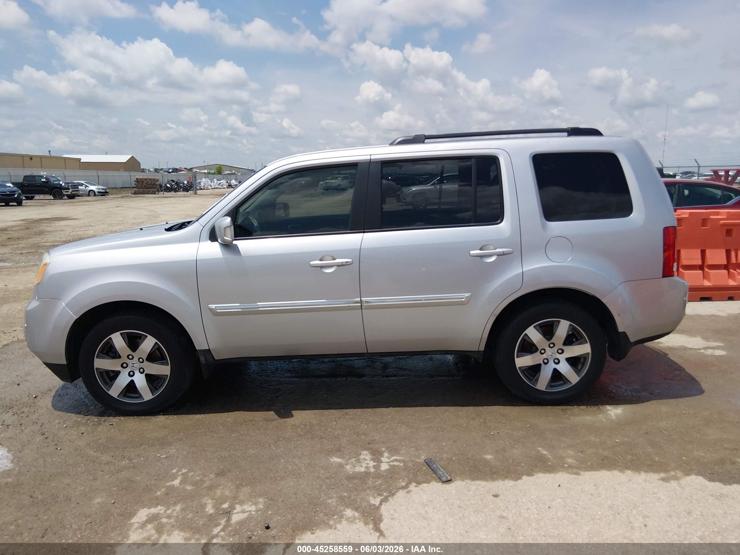 2012 Honda Pilot Touring Silver vin: 5FNYF4H98CB020305
