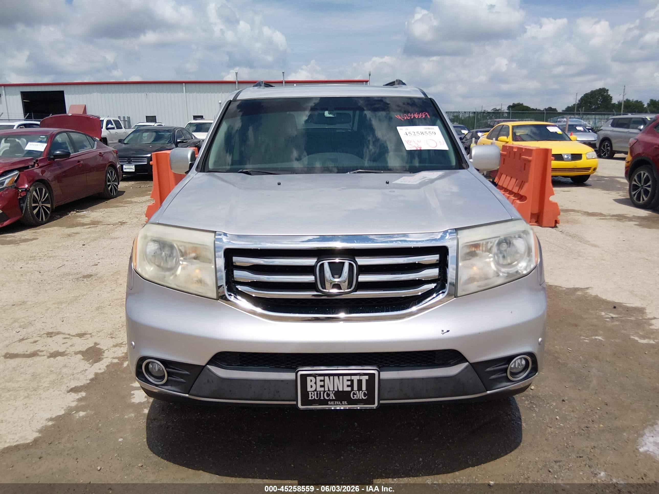 2012 Honda Pilot Touring Silver vin: 5FNYF4H98CB020305