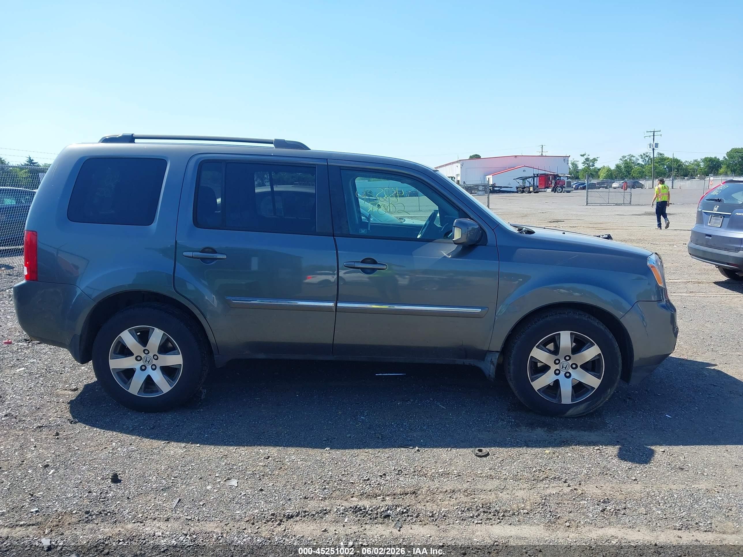 2012 Honda Pilot Touring Gray vin: 5FNYF4H98CB038044