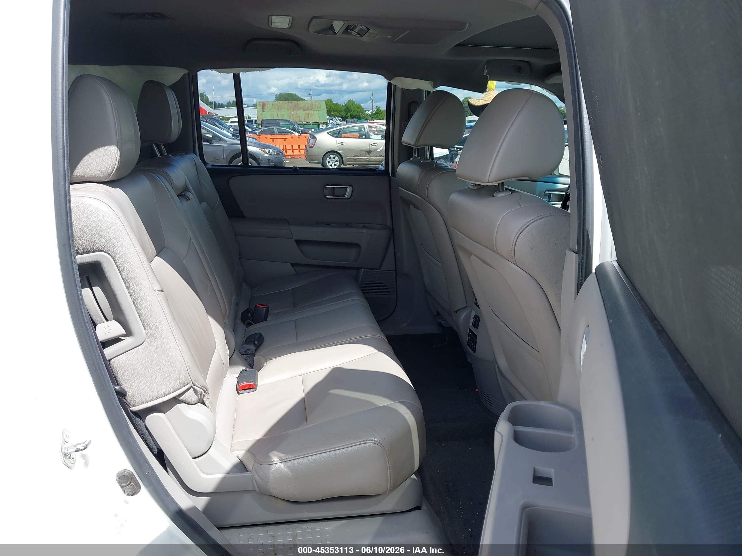 2012 Honda Pilot Touring White vin: 5FNYF4H98CB044880