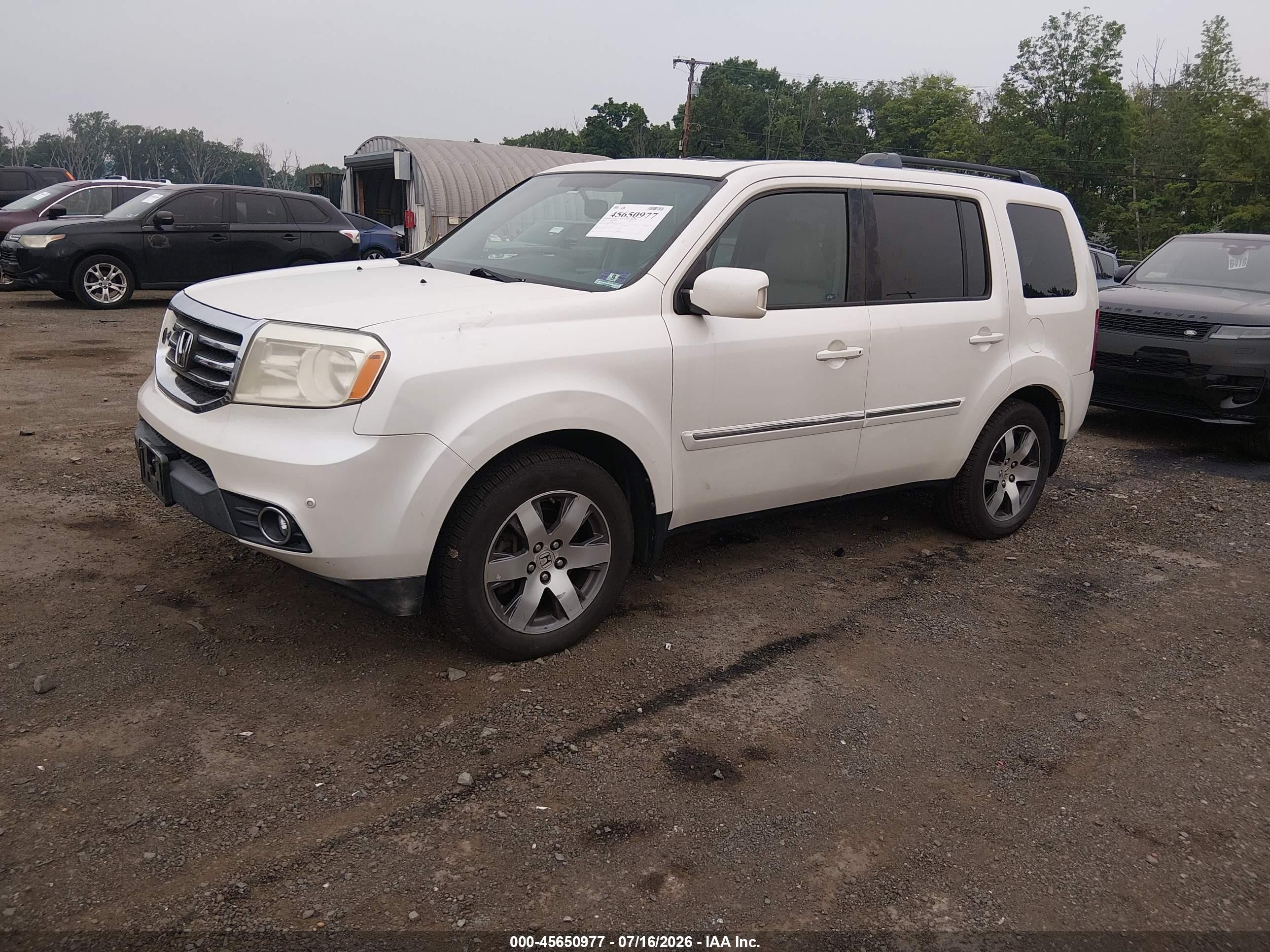 2013 Honda Pilot Touring White vin: 5FNYF4H98DB084779