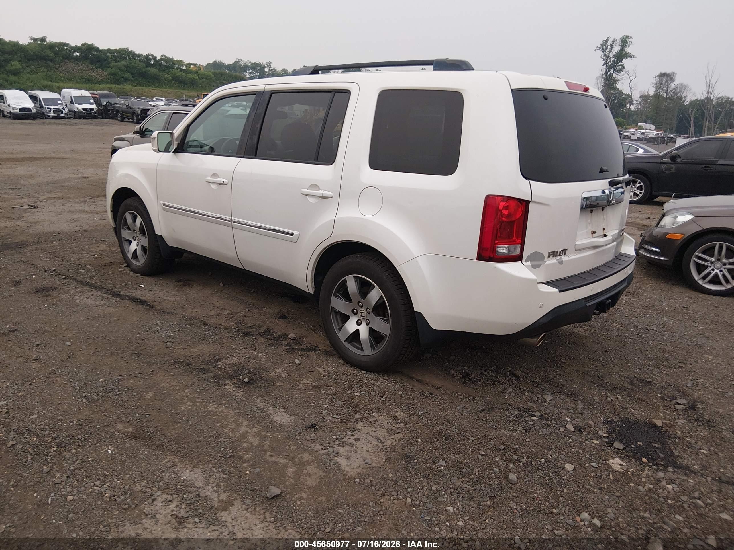 2013 Honda Pilot Touring White vin: 5FNYF4H98DB084779