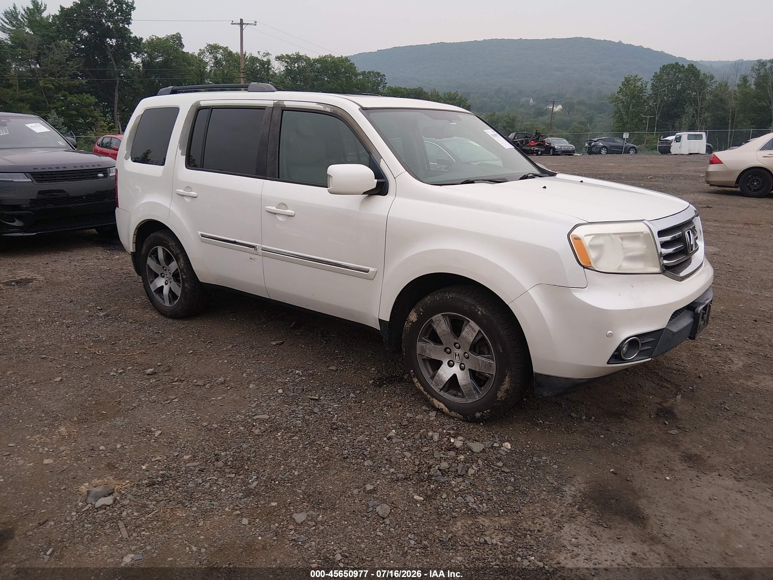 2013 Honda Pilot Touring White vin: 5FNYF4H98DB084779