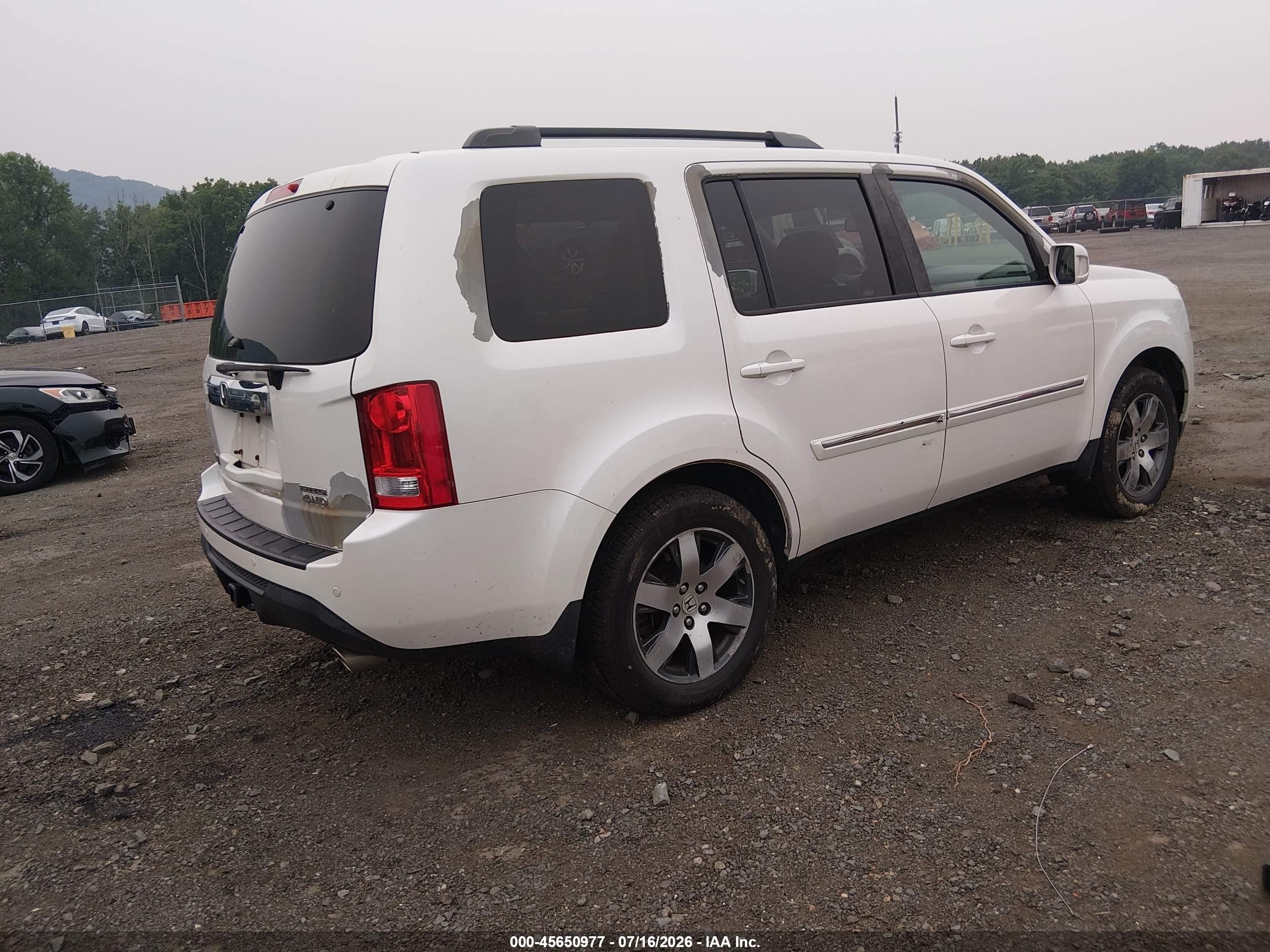 2013 Honda Pilot Touring White vin: 5FNYF4H98DB084779