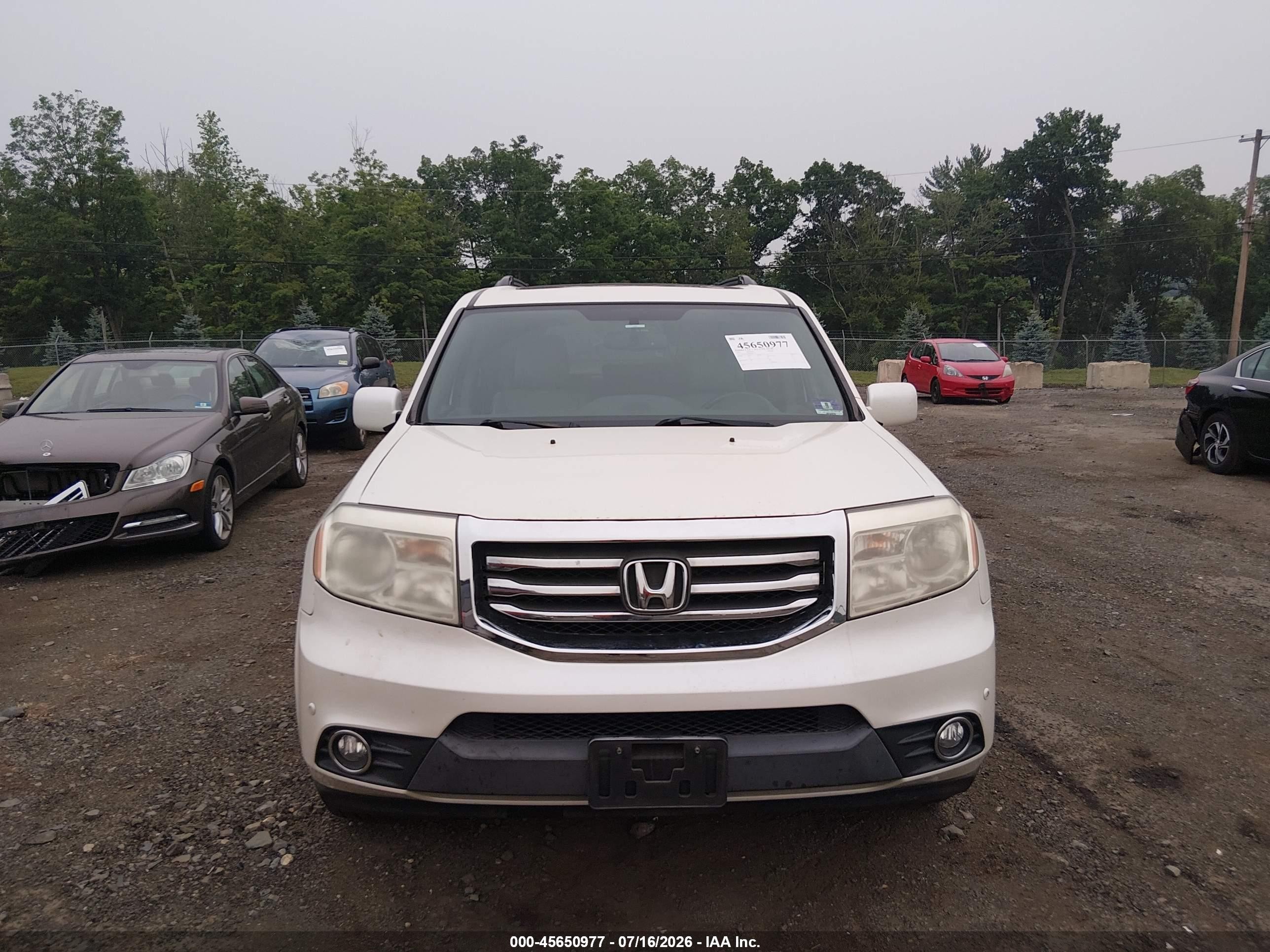 2013 Honda Pilot Touring White vin: 5FNYF4H98DB084779
