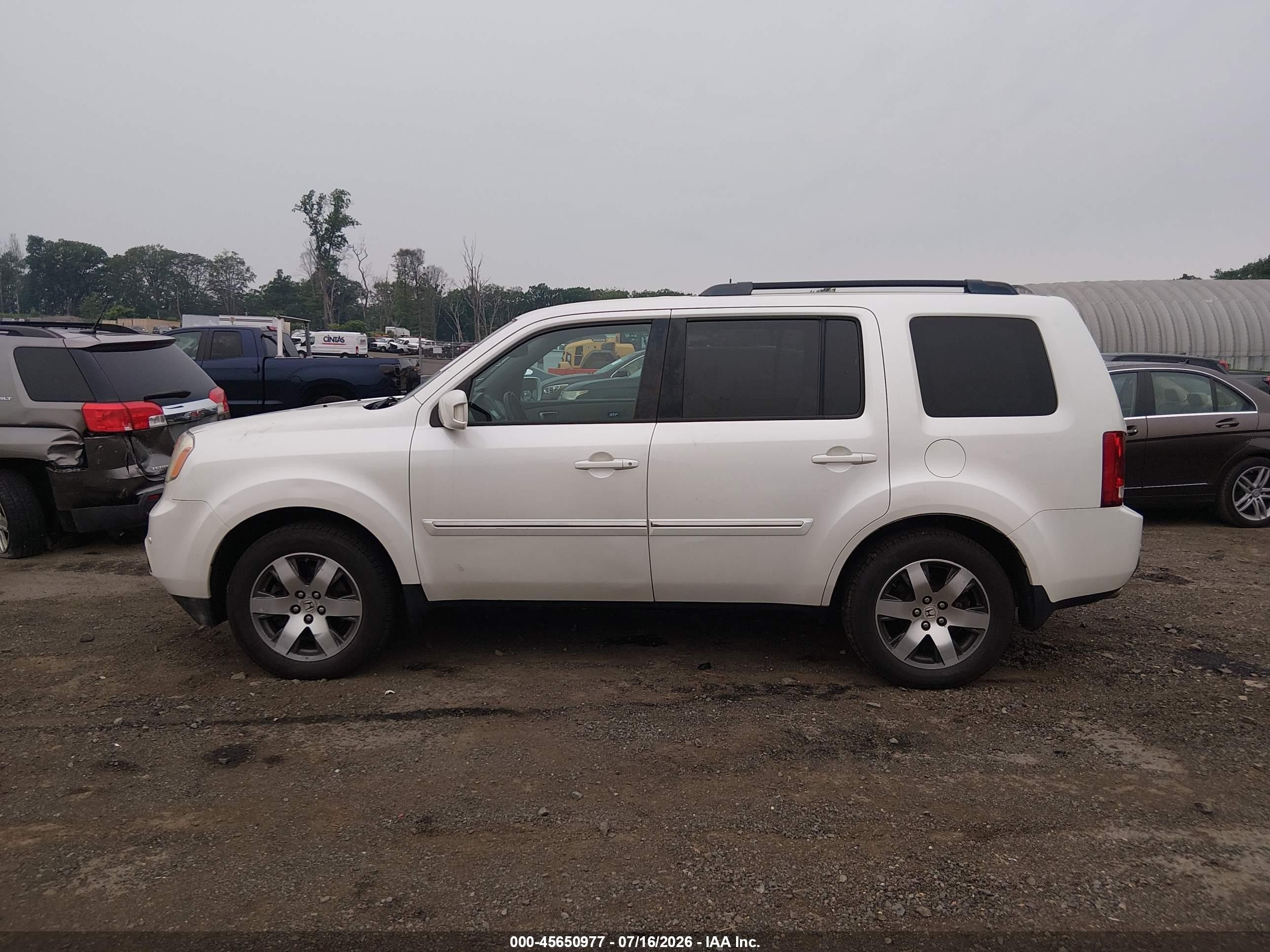 2013 Honda Pilot Touring White vin: 5FNYF4H98DB084779