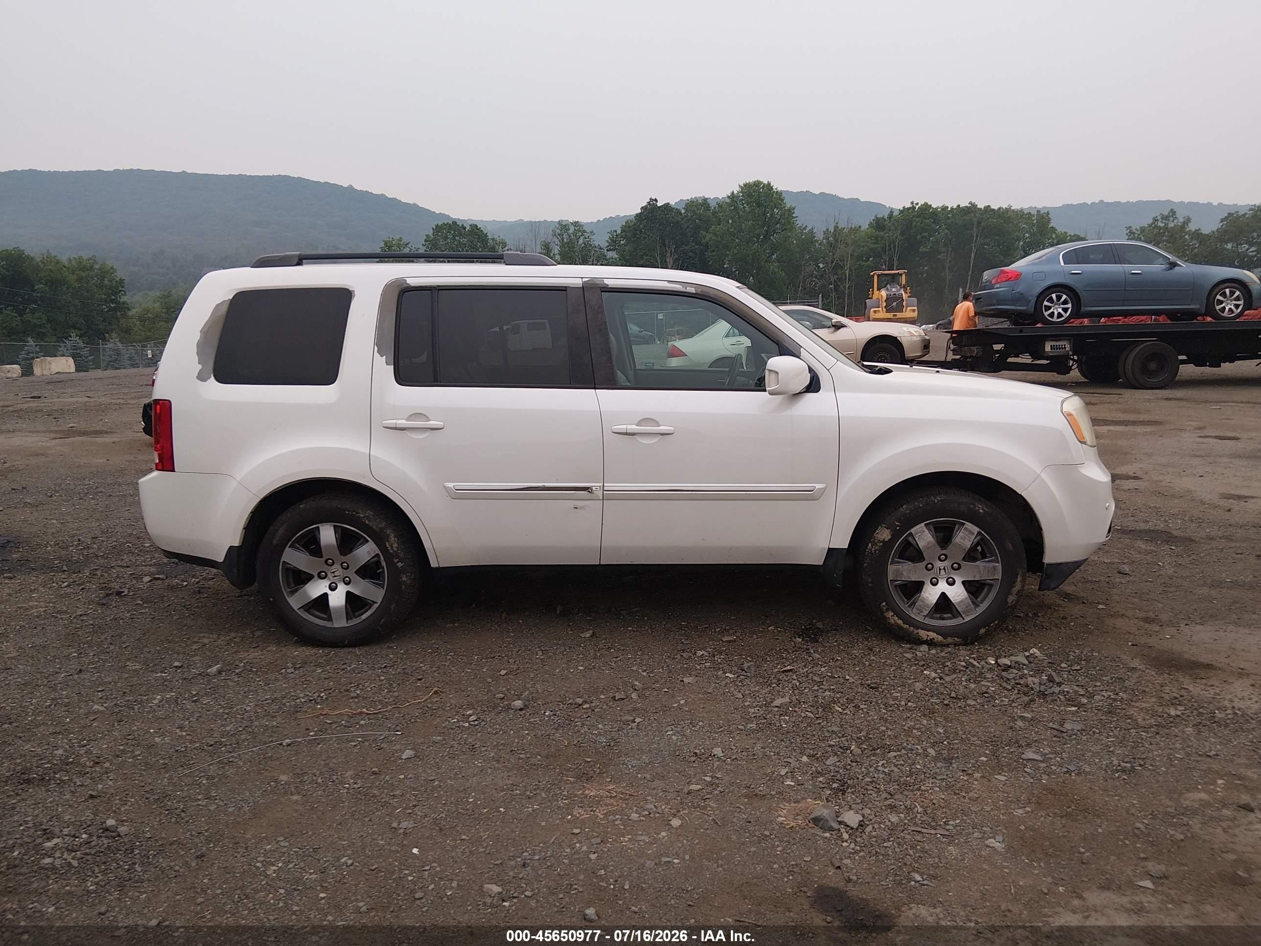 2013 Honda Pilot Touring White vin: 5FNYF4H98DB084779