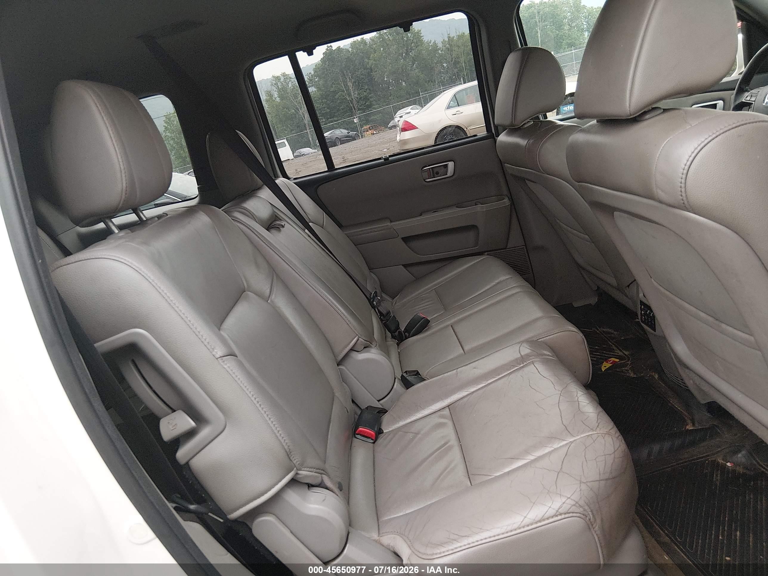 2013 Honda Pilot Touring White vin: 5FNYF4H98DB084779