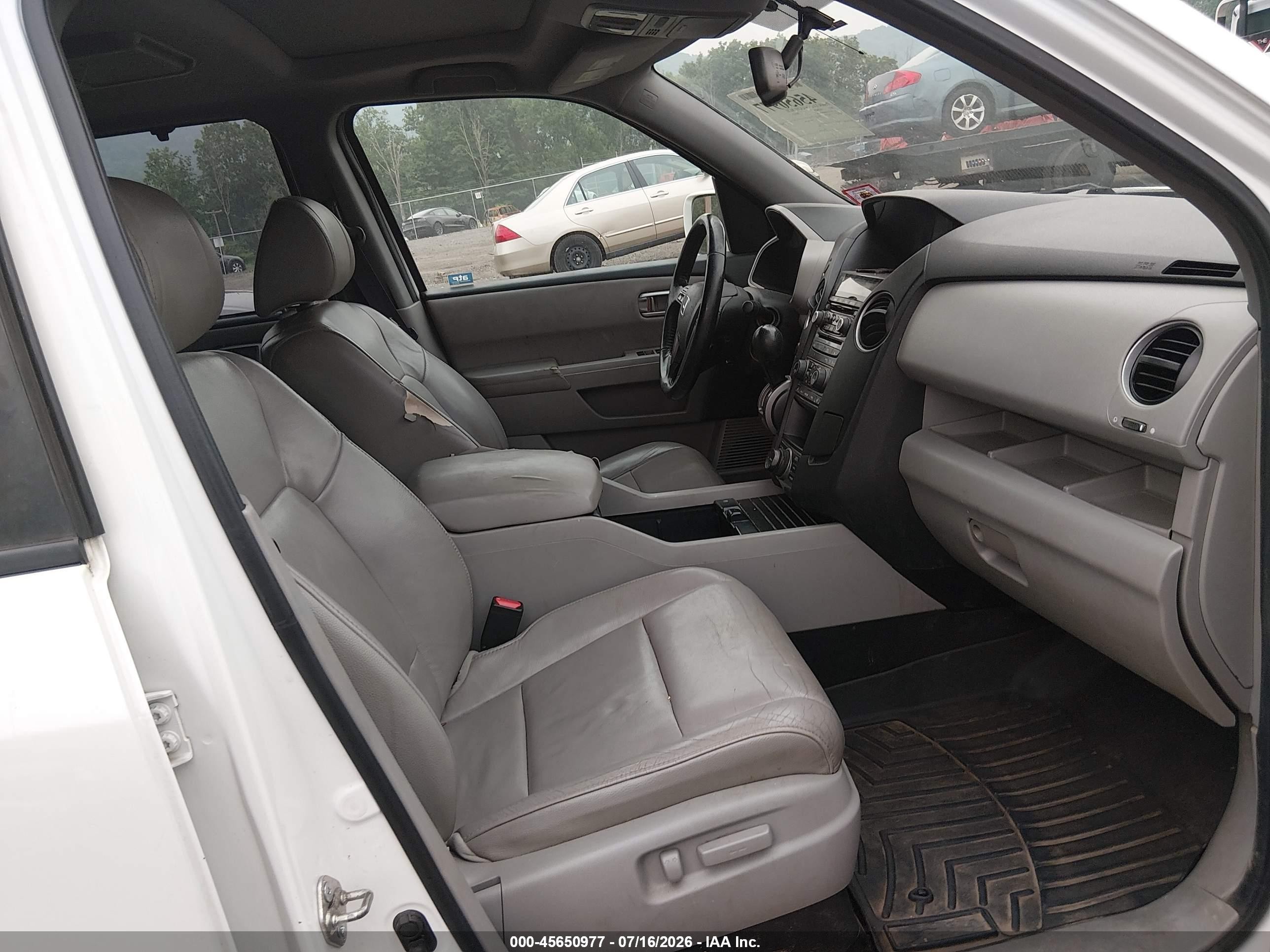 2013 Honda Pilot Touring White vin: 5FNYF4H98DB084779