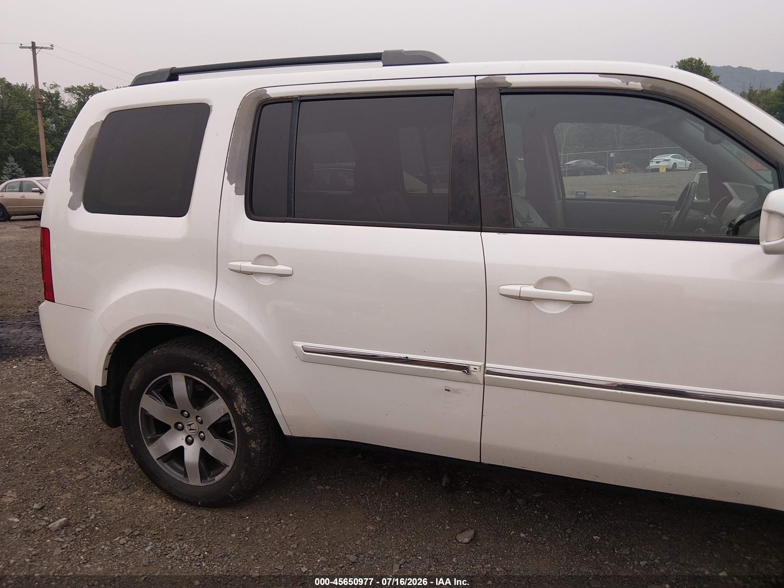 2013 Honda Pilot Touring White vin: 5FNYF4H98DB084779