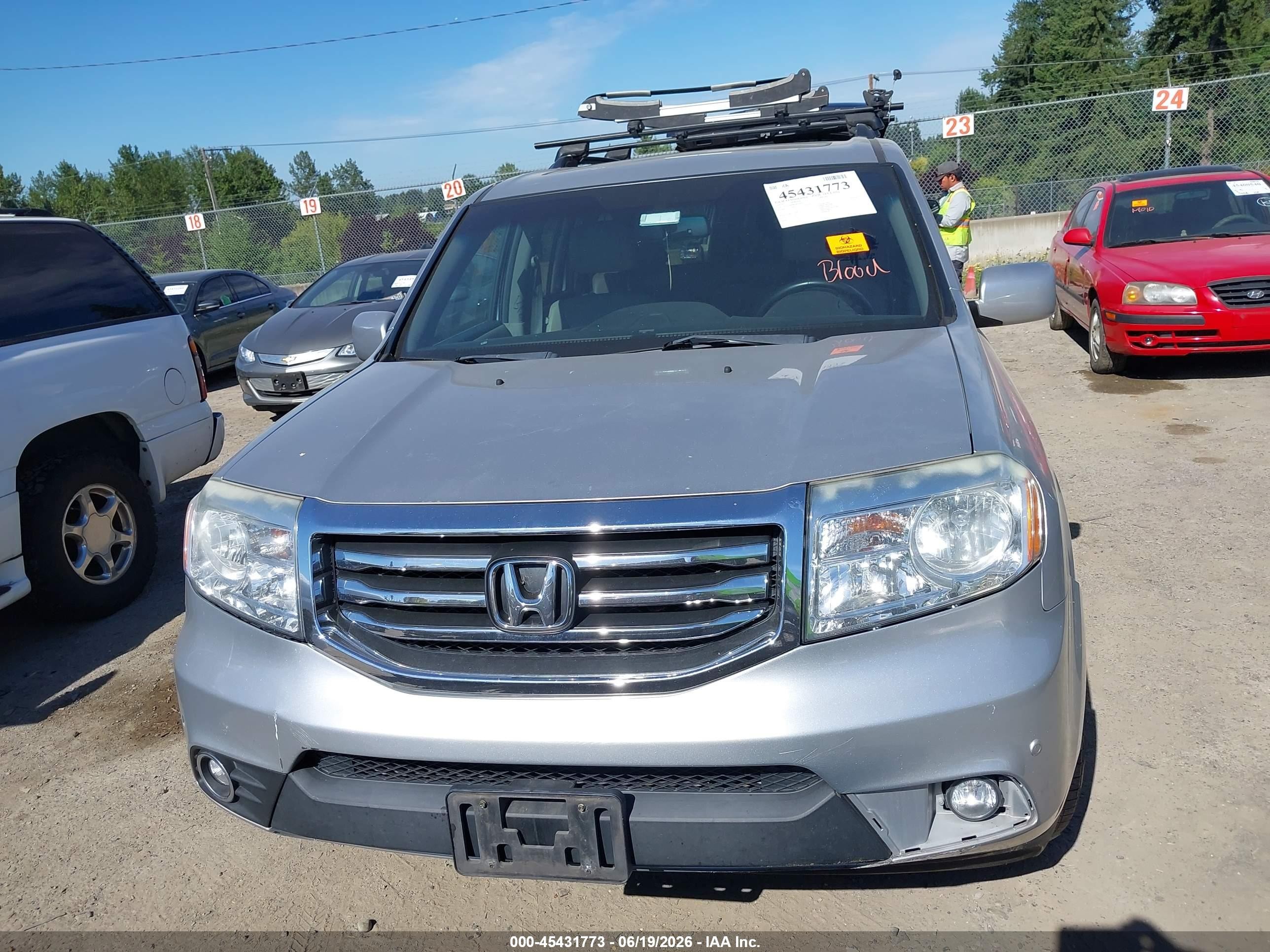 2014 Honda Pilot Touring Silver vin: 5FNYF4H98EB030030