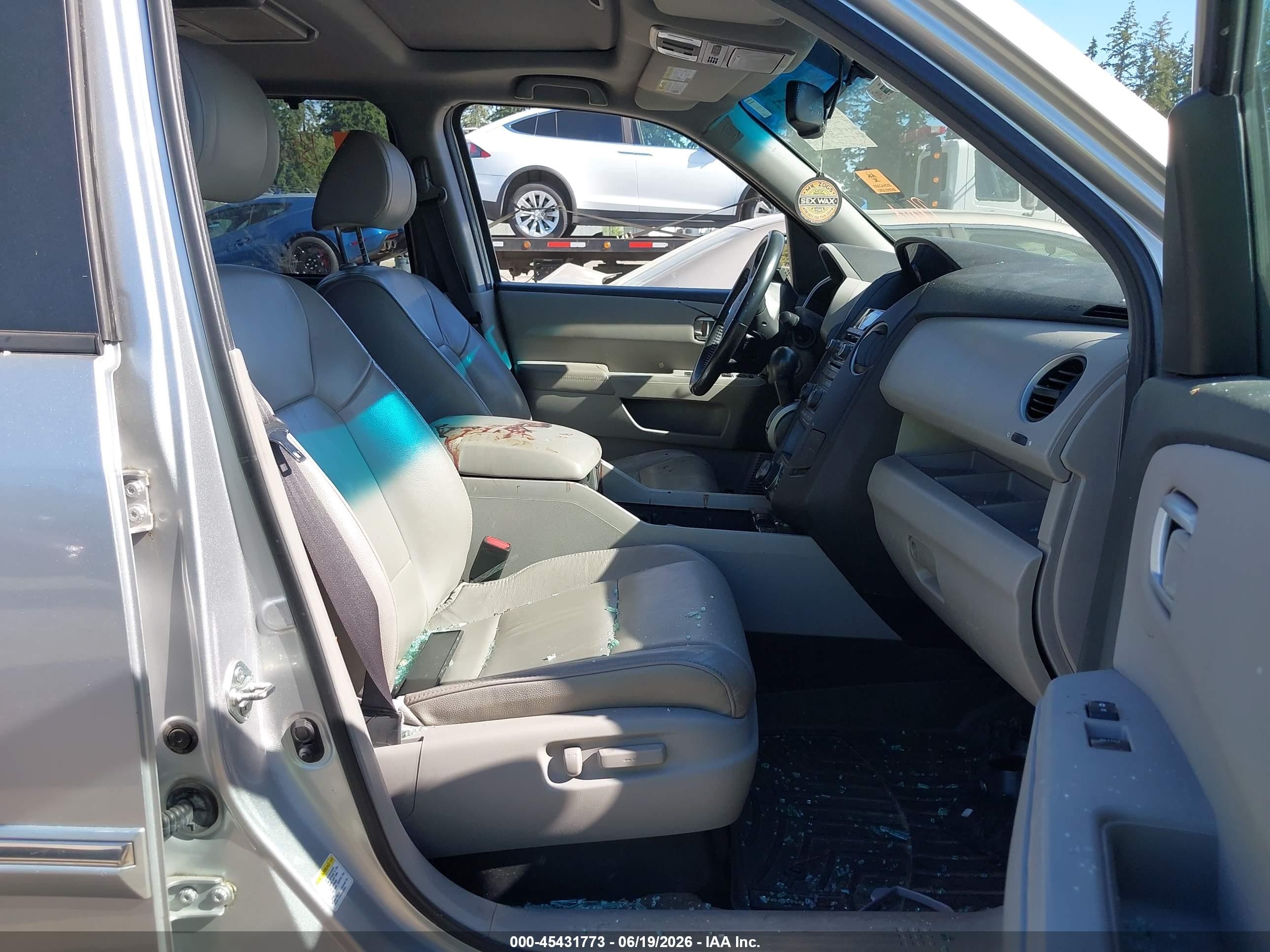 2014 Honda Pilot Touring Silver vin: 5FNYF4H98EB030030