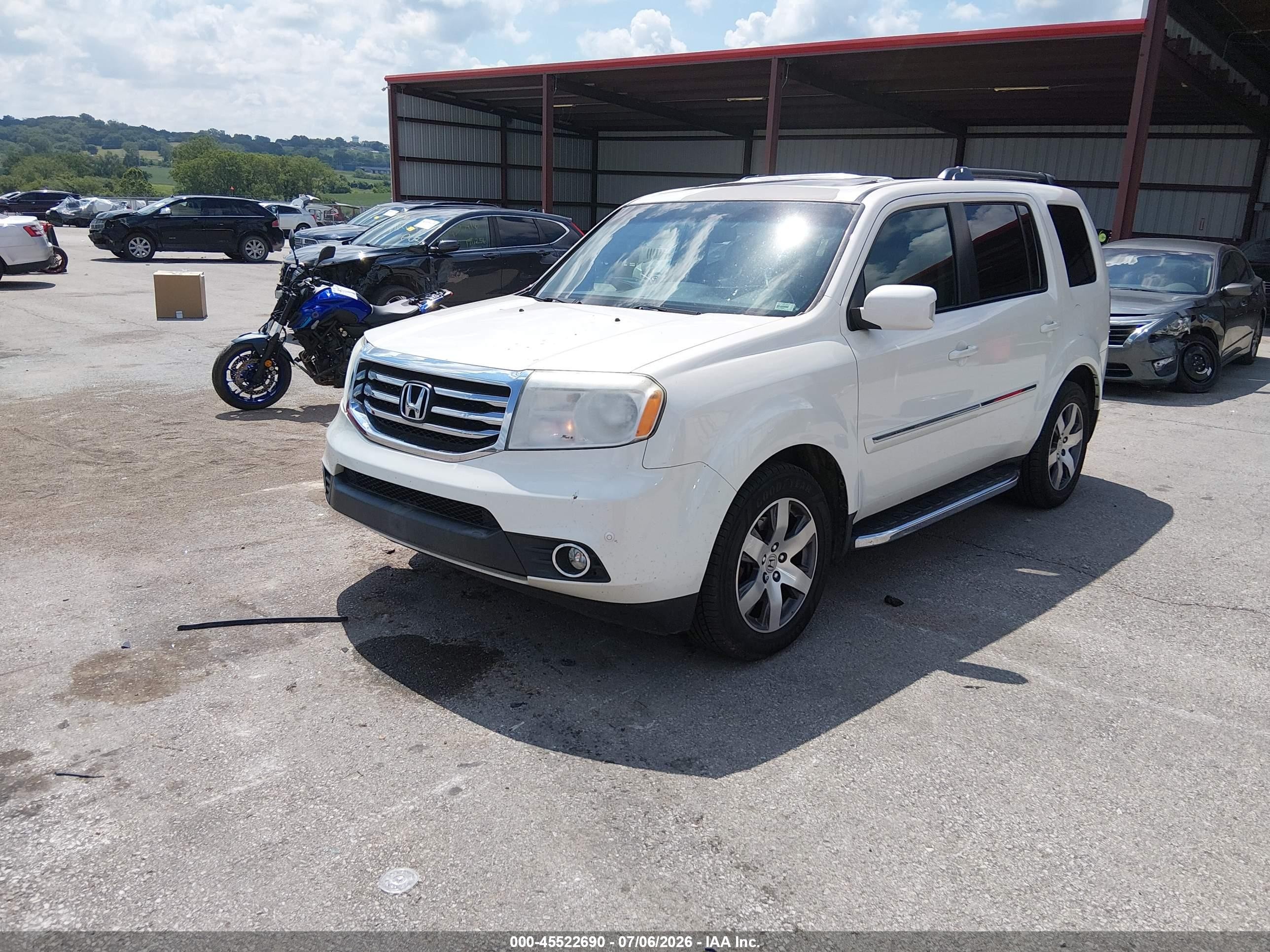 2015 Honda Pilot Touring White vin: 5FNYF4H98FB034872