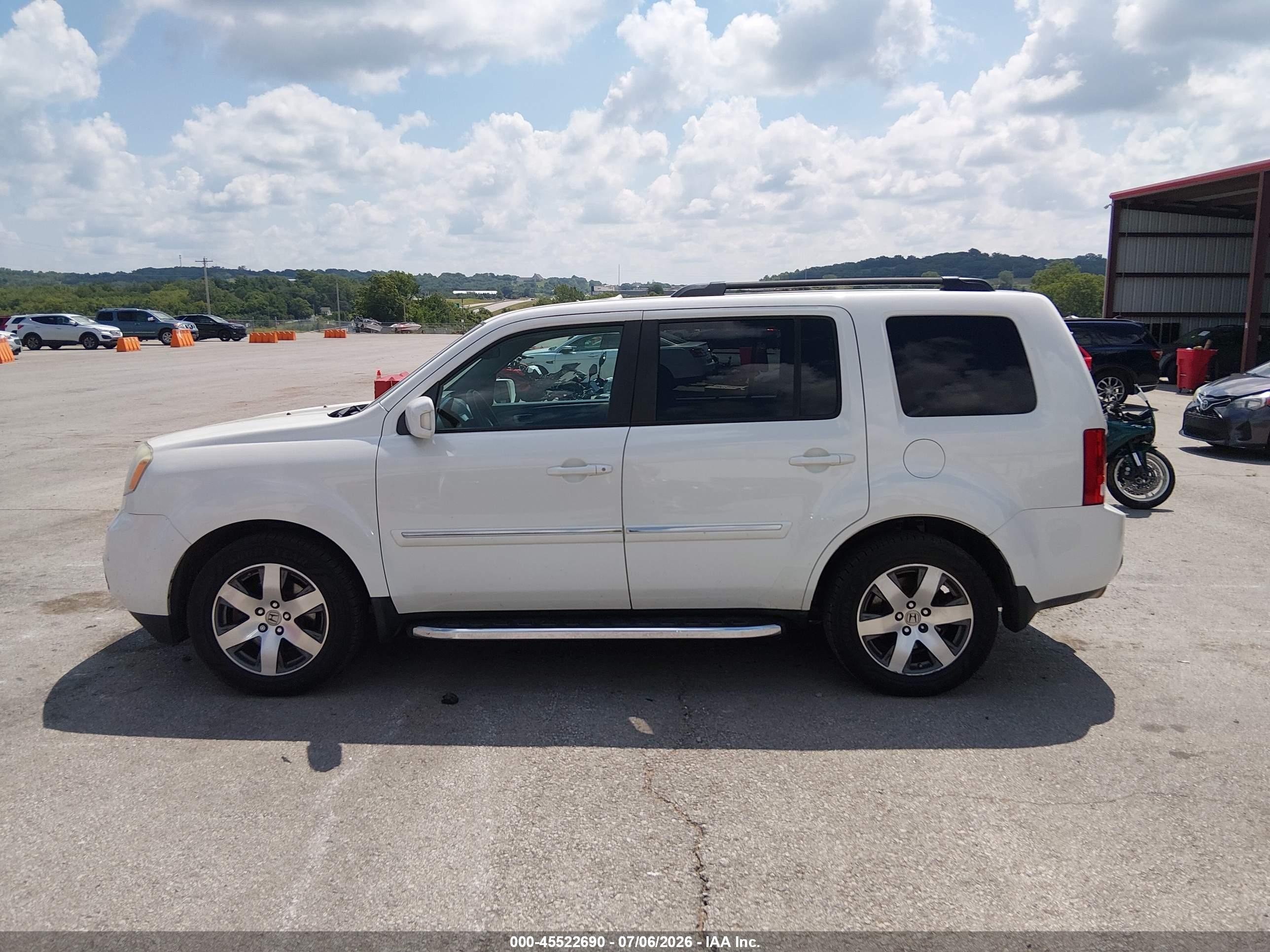 2015 Honda Pilot Touring White vin: 5FNYF4H98FB034872