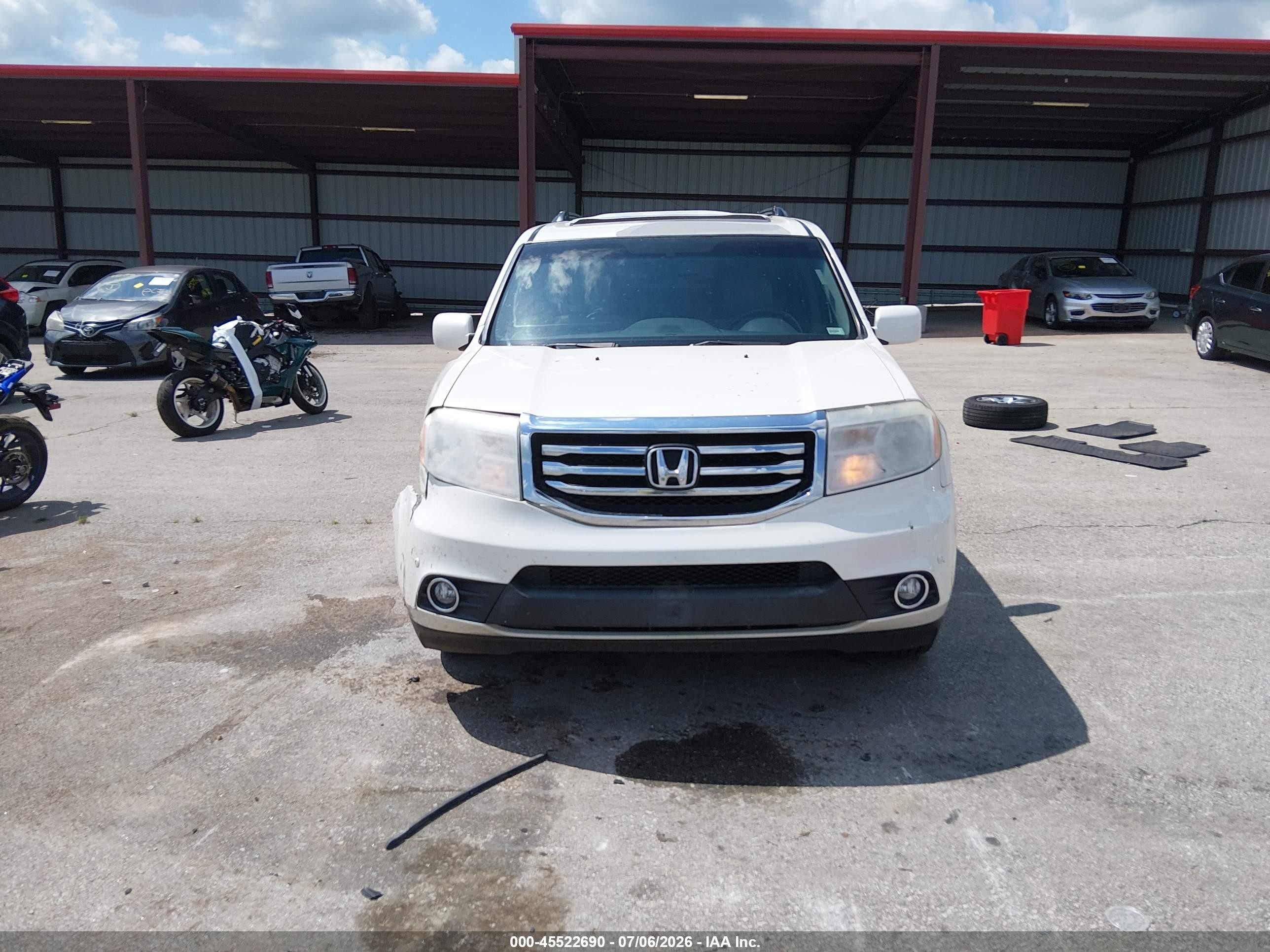 2015 Honda Pilot Touring White vin: 5FNYF4H98FB034872