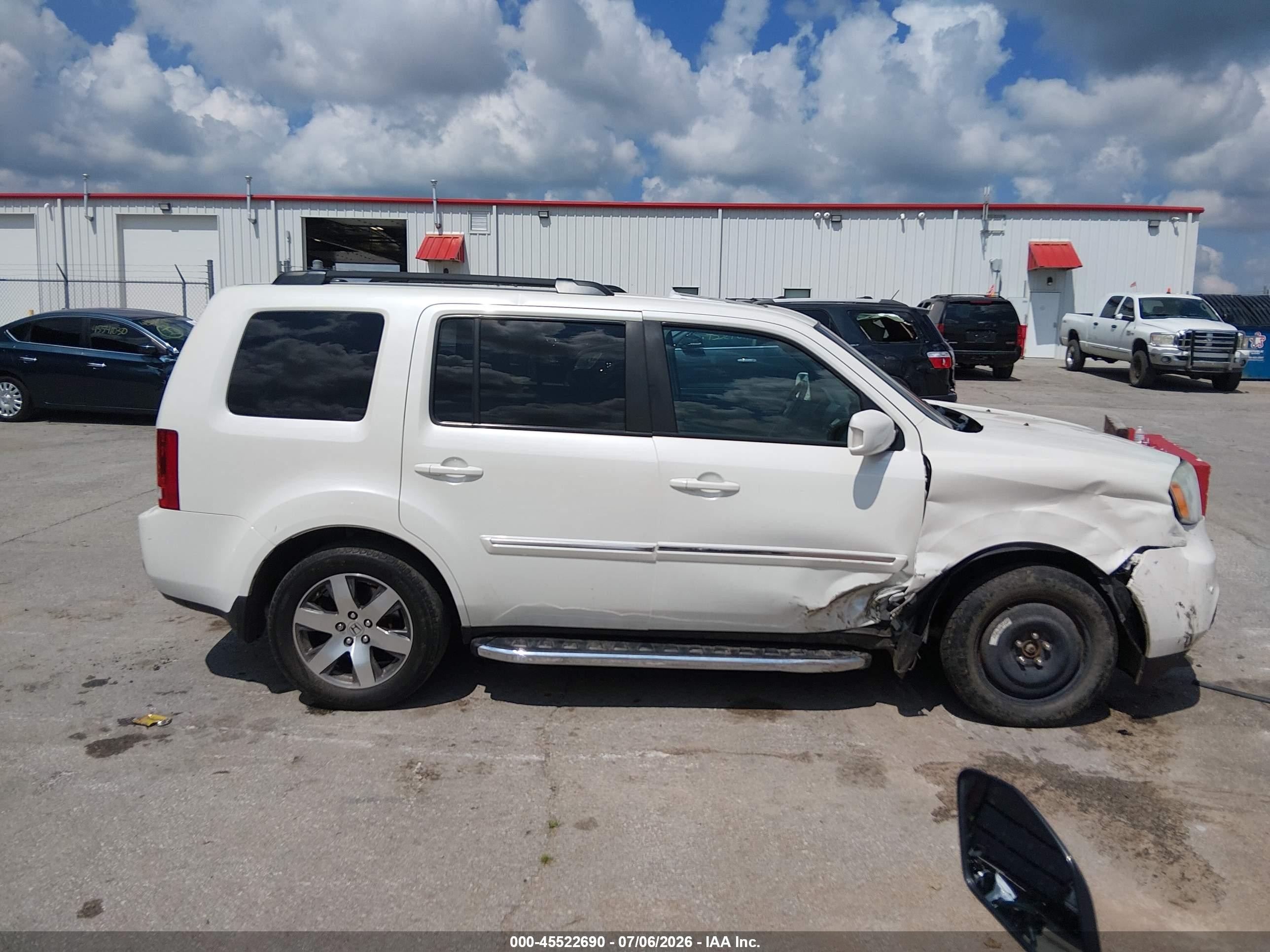 2015 Honda Pilot Touring White vin: 5FNYF4H98FB034872