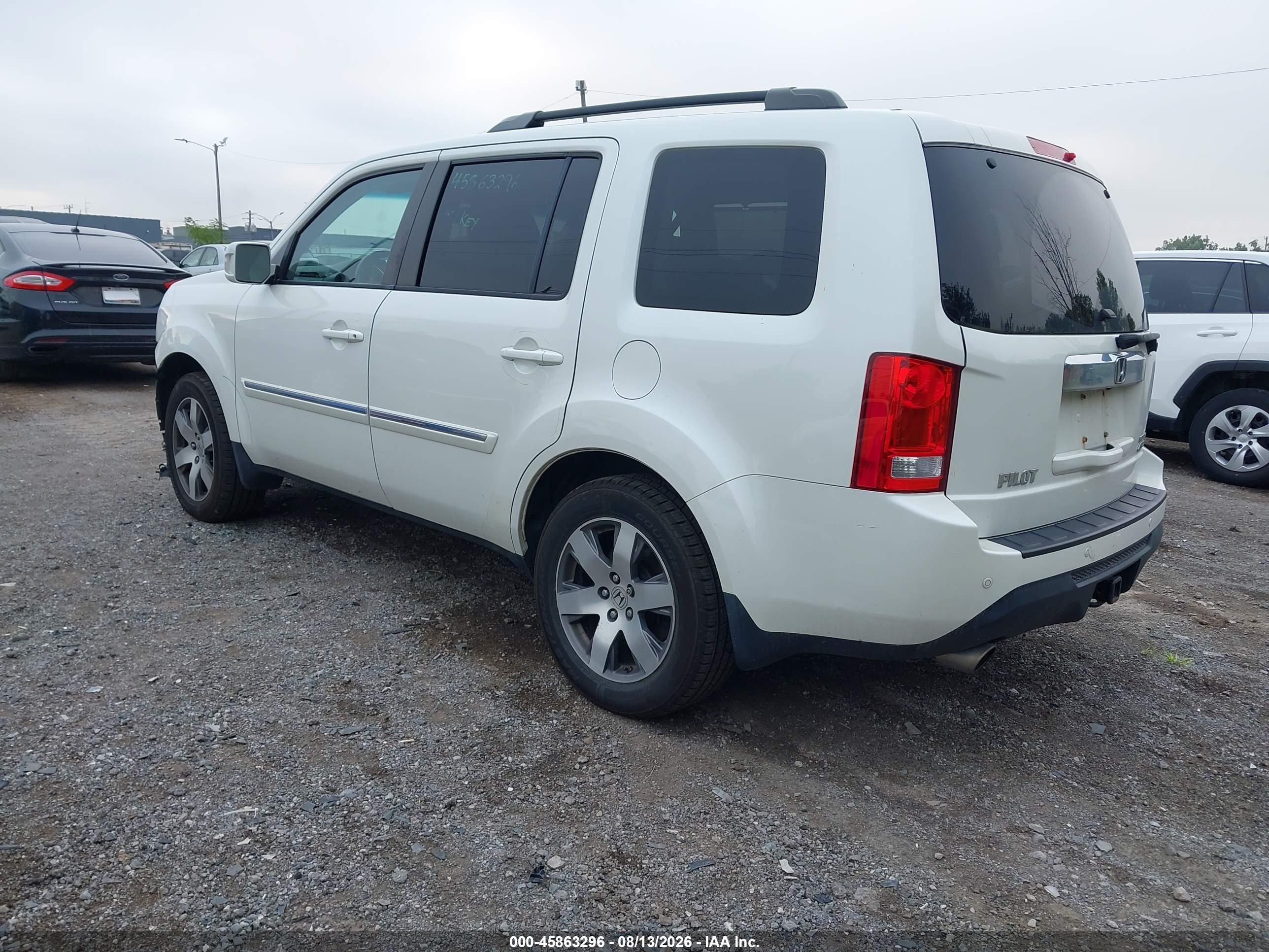 2015 Honda Pilot Touring White vin: 5FNYF4H98FB042891