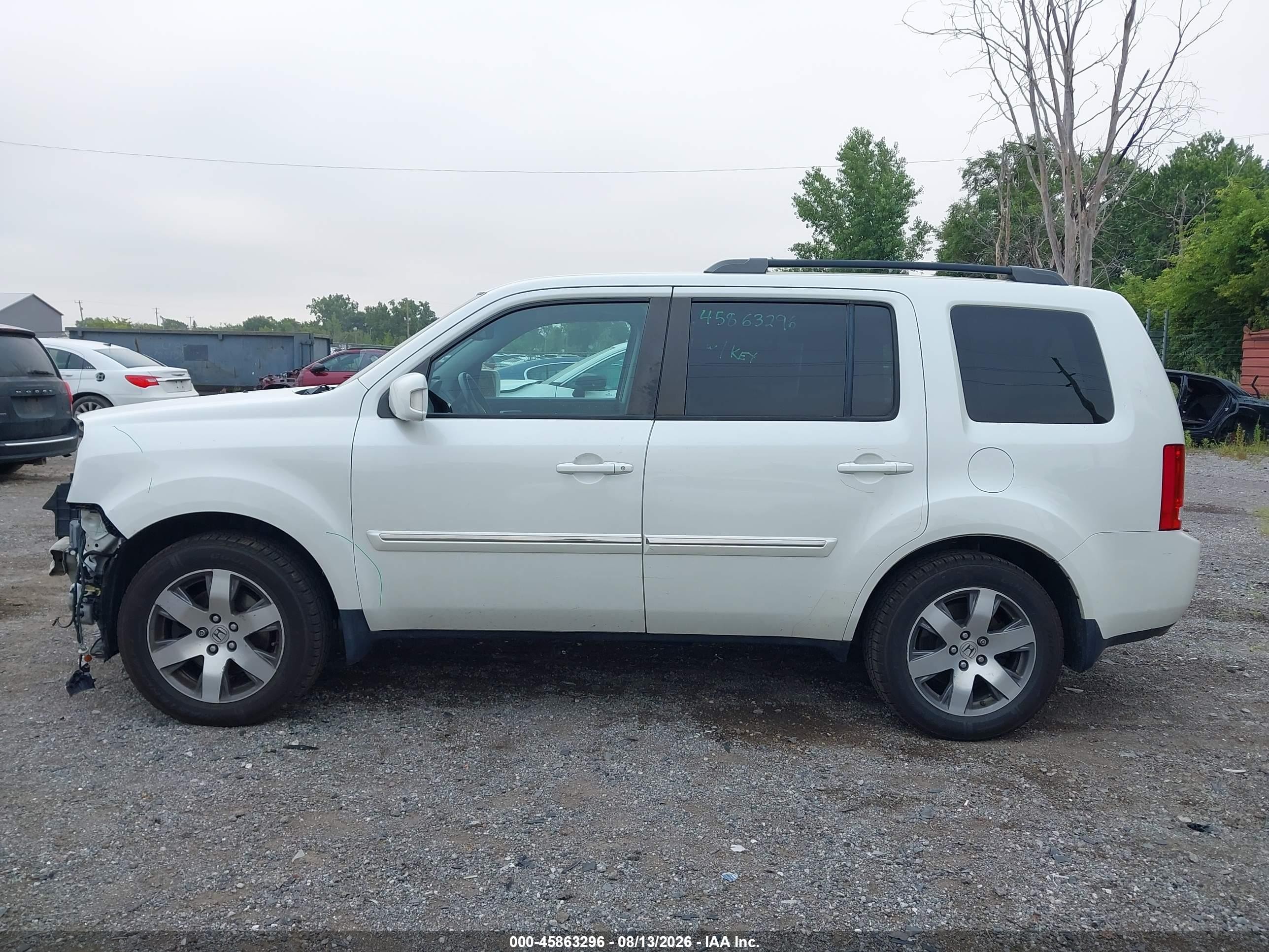 2015 Honda Pilot Touring White vin: 5FNYF4H98FB042891
