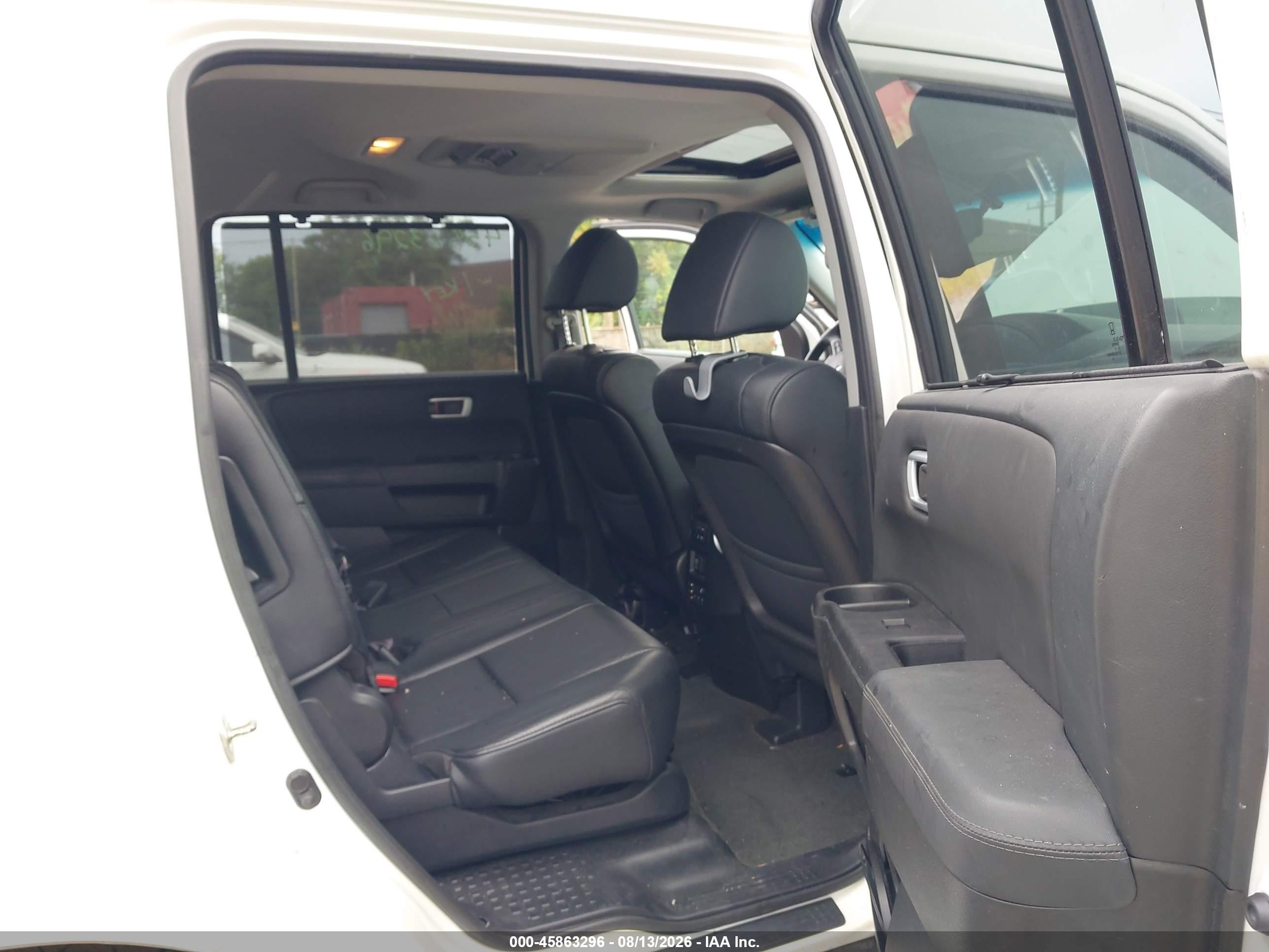 2015 Honda Pilot Touring White vin: 5FNYF4H98FB042891