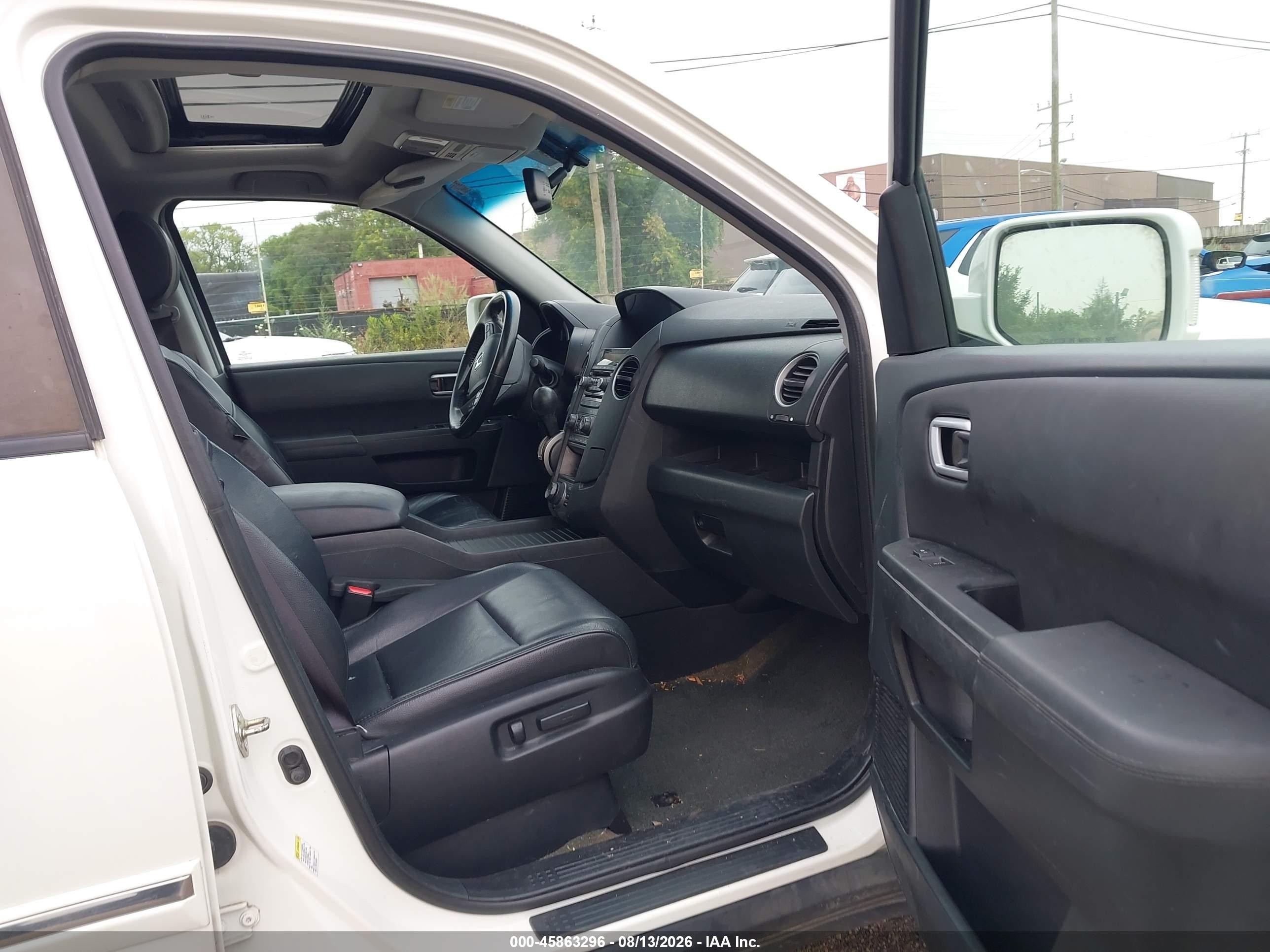 2015 Honda Pilot Touring White vin: 5FNYF4H98FB042891