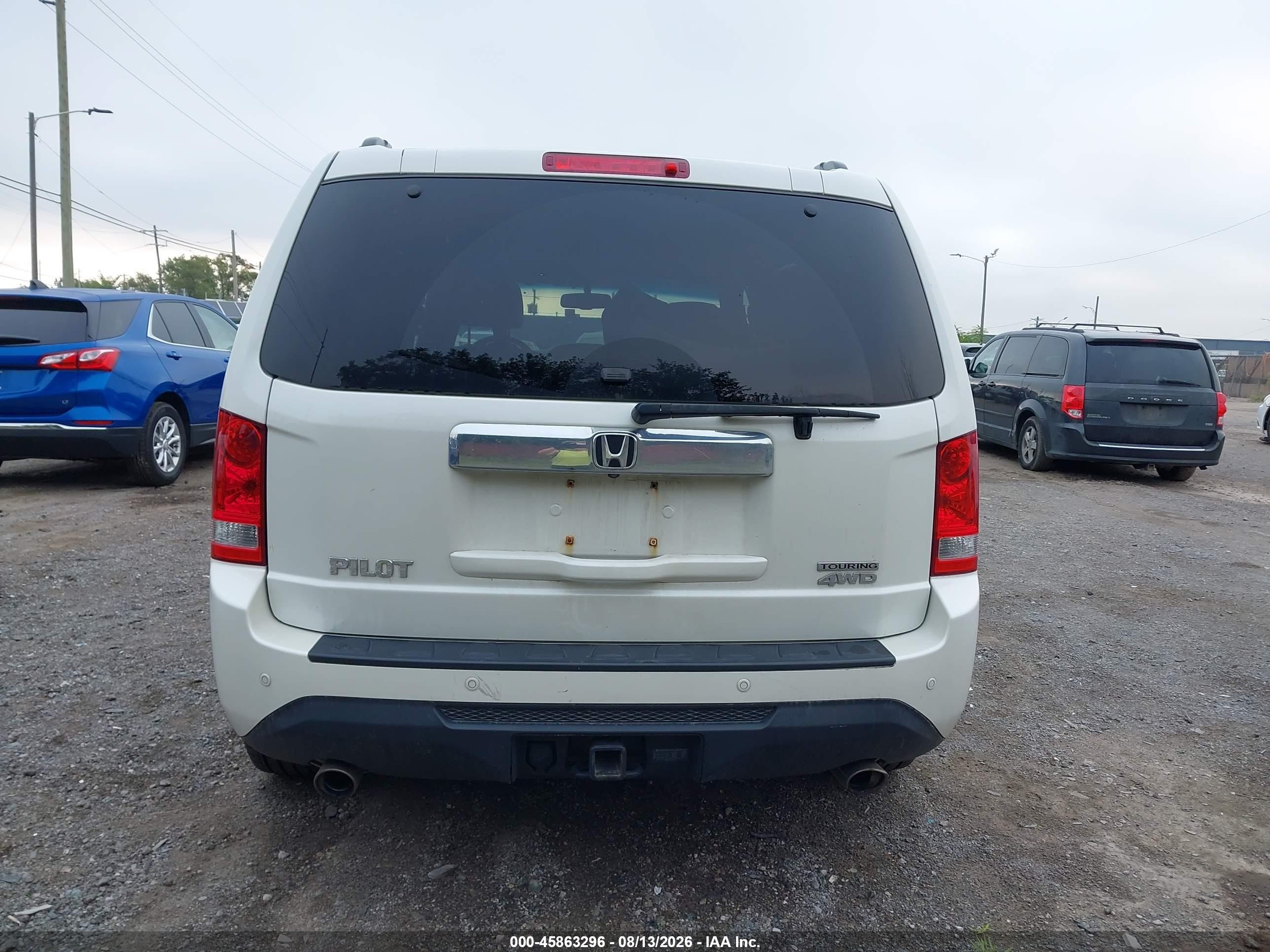 2015 Honda Pilot Touring White vin: 5FNYF4H98FB042891