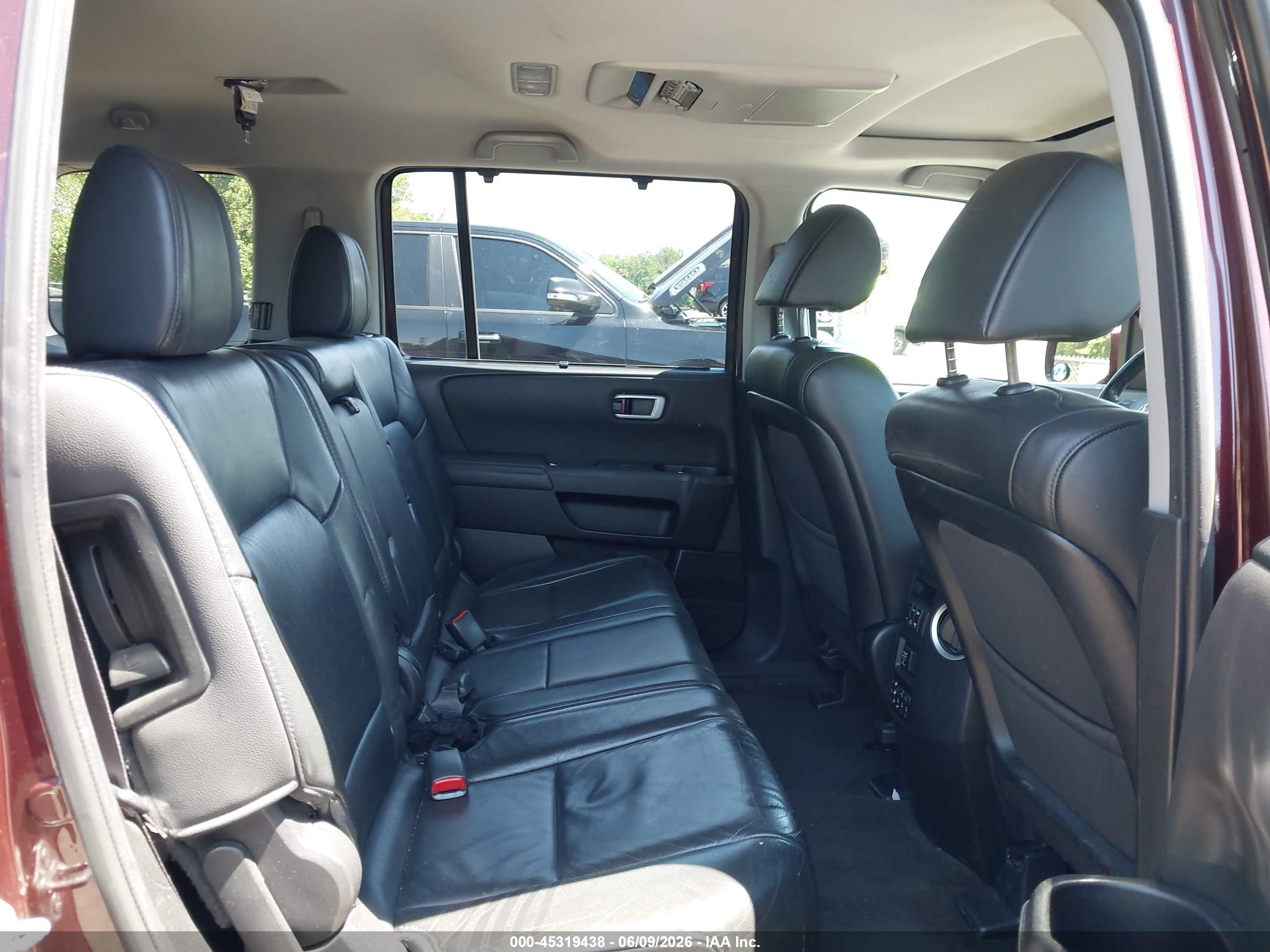 2015 Honda Pilot Touring Burgundy vin: 5FNYF4H98FB053261