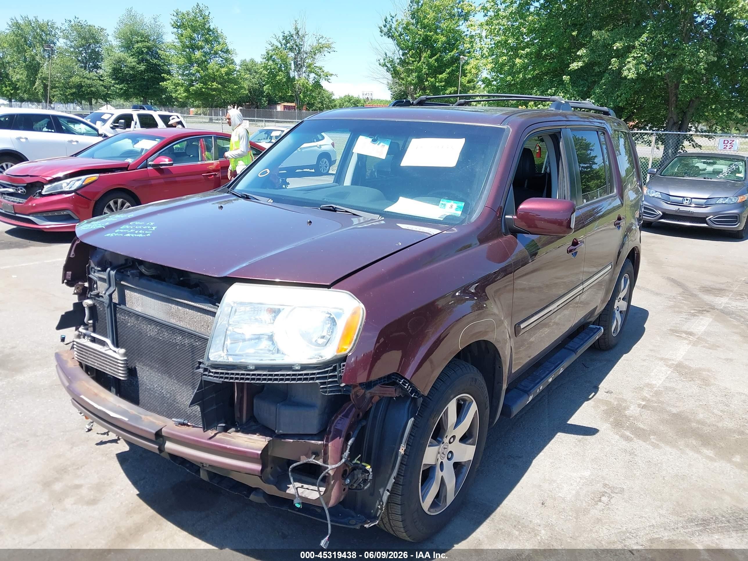 2015 Honda Pilot Touring Burgundy vin: 5FNYF4H98FB053261