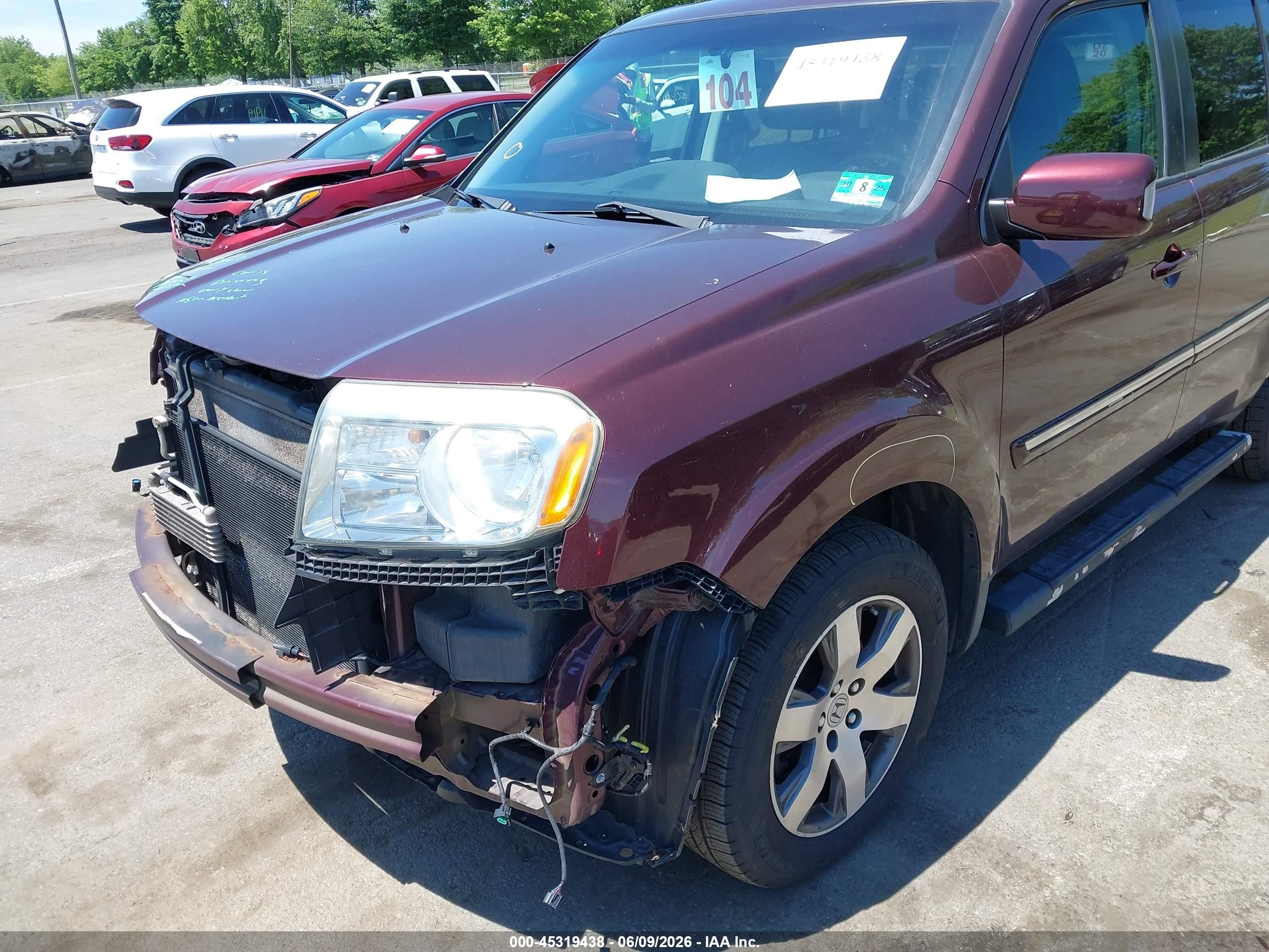 2015 Honda Pilot Touring Burgundy vin: 5FNYF4H98FB053261
