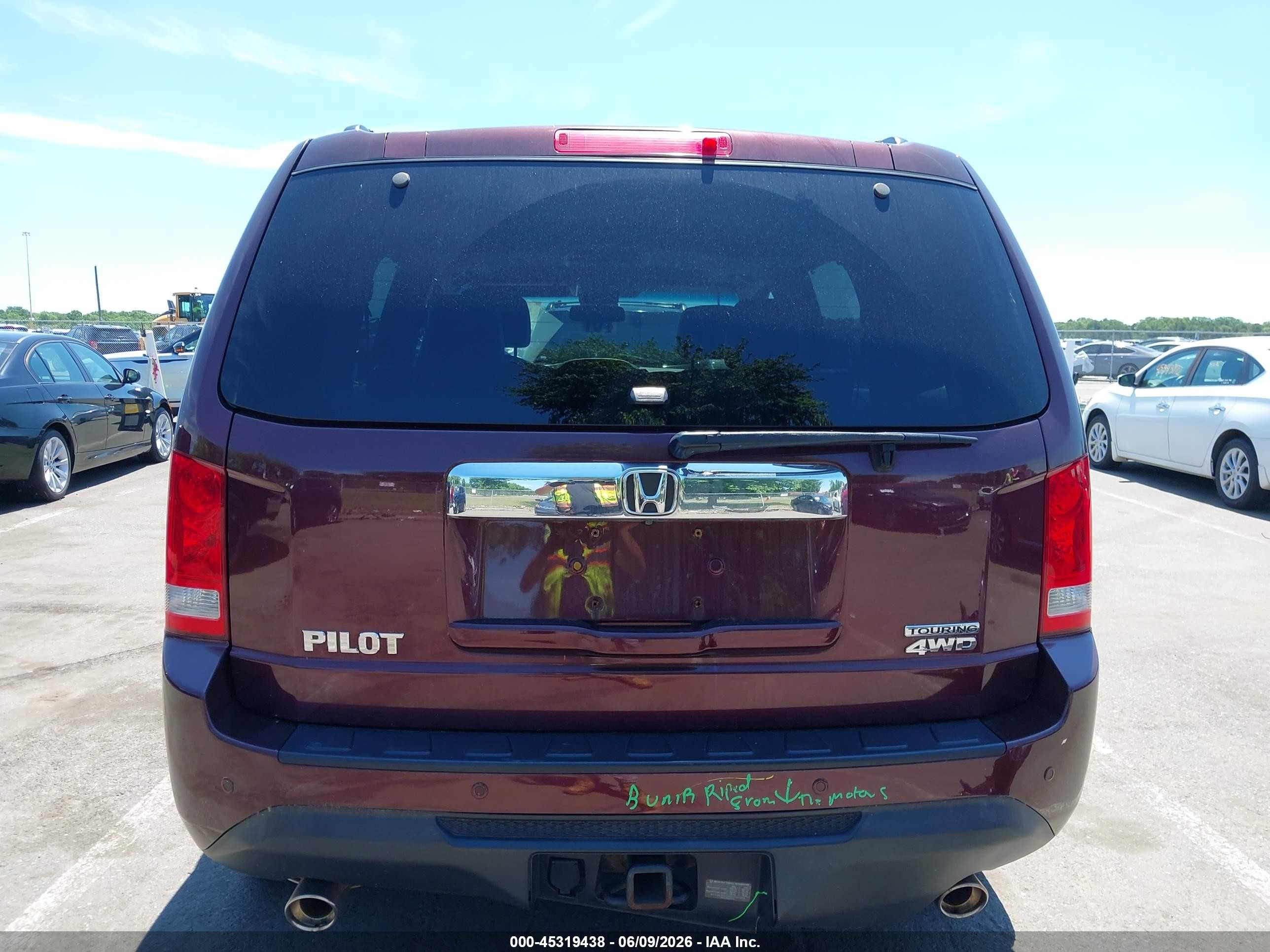 2015 Honda Pilot Touring Burgundy vin: 5FNYF4H98FB053261