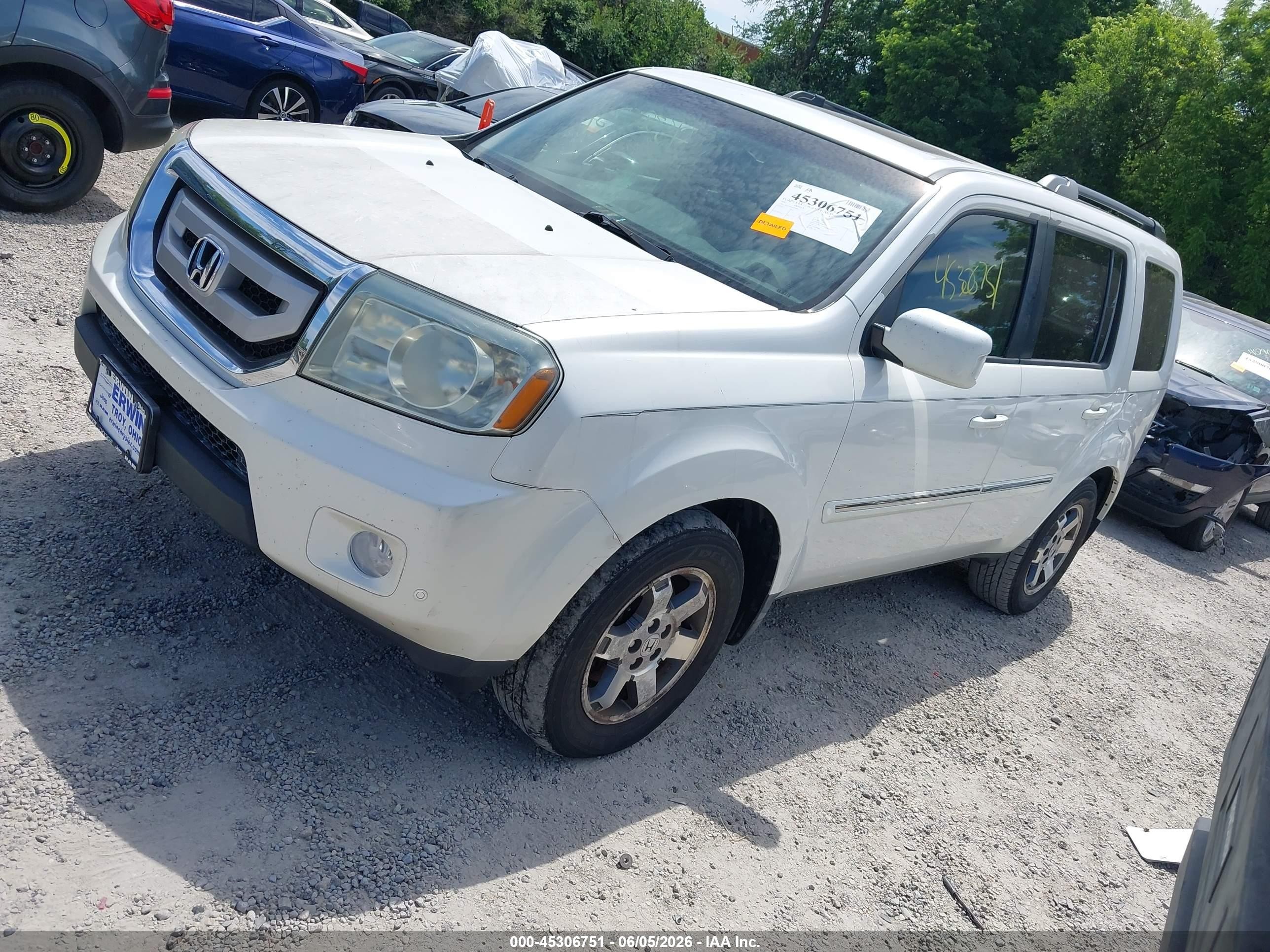 2011 Honda Pilot Touring White vin: 5FNYF4H99BB006301