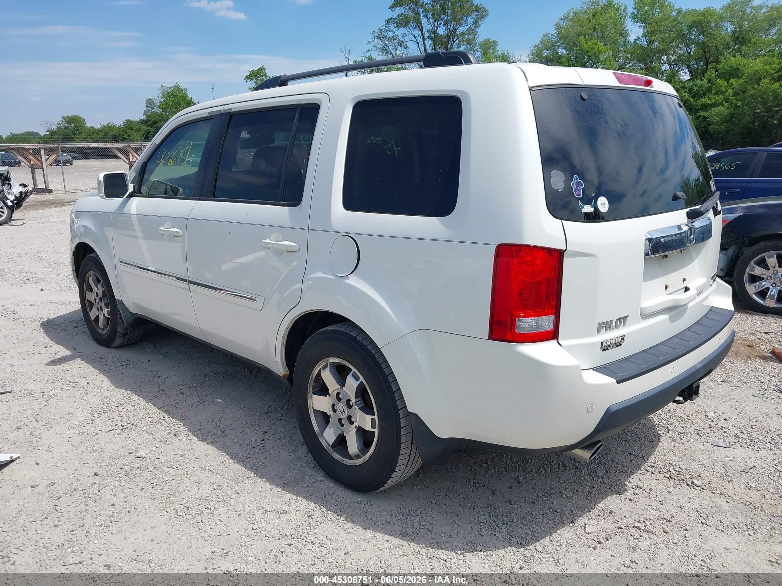 2011 Honda Pilot Touring White vin: 5FNYF4H99BB006301