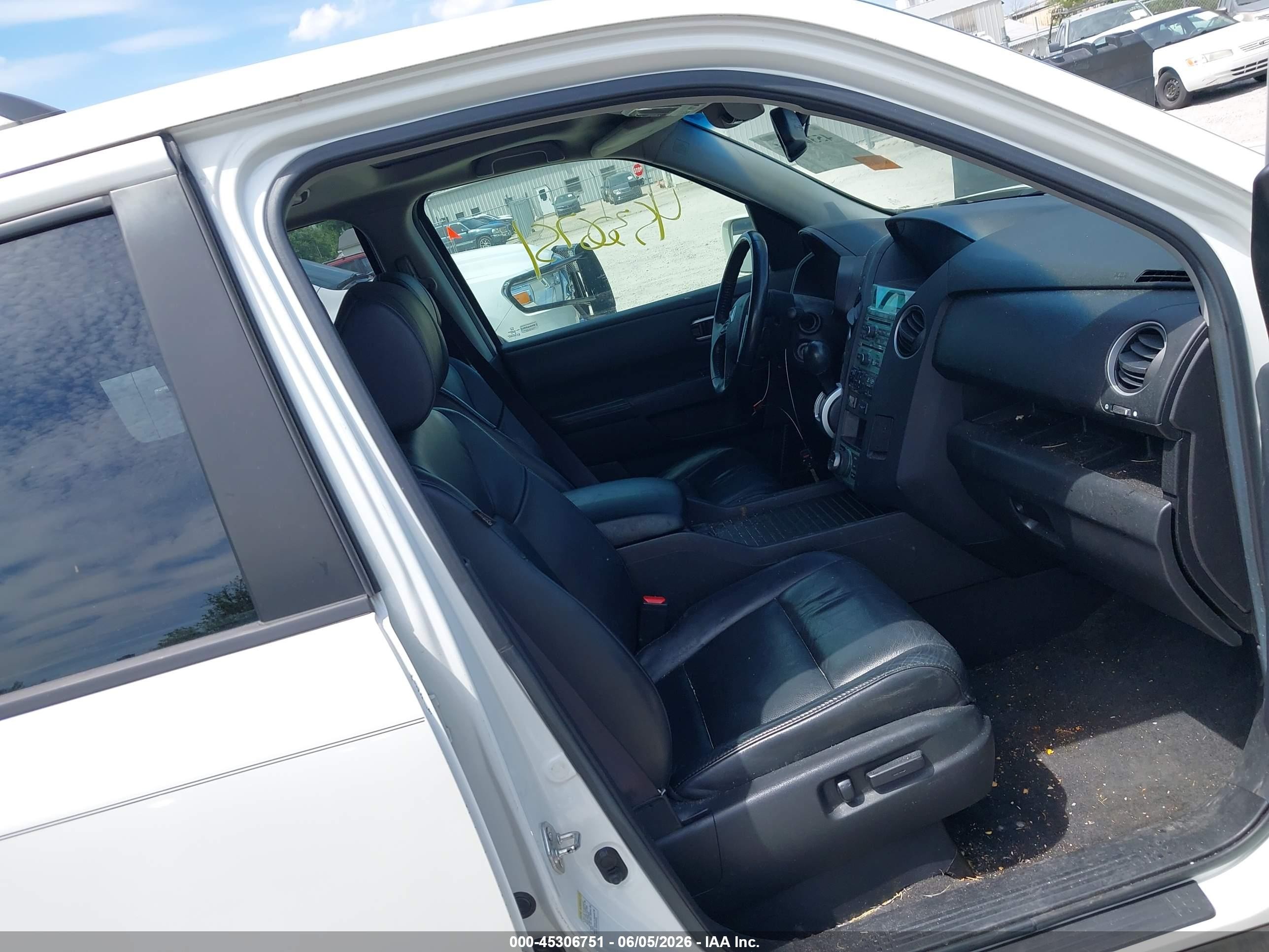2011 Honda Pilot Touring White vin: 5FNYF4H99BB006301