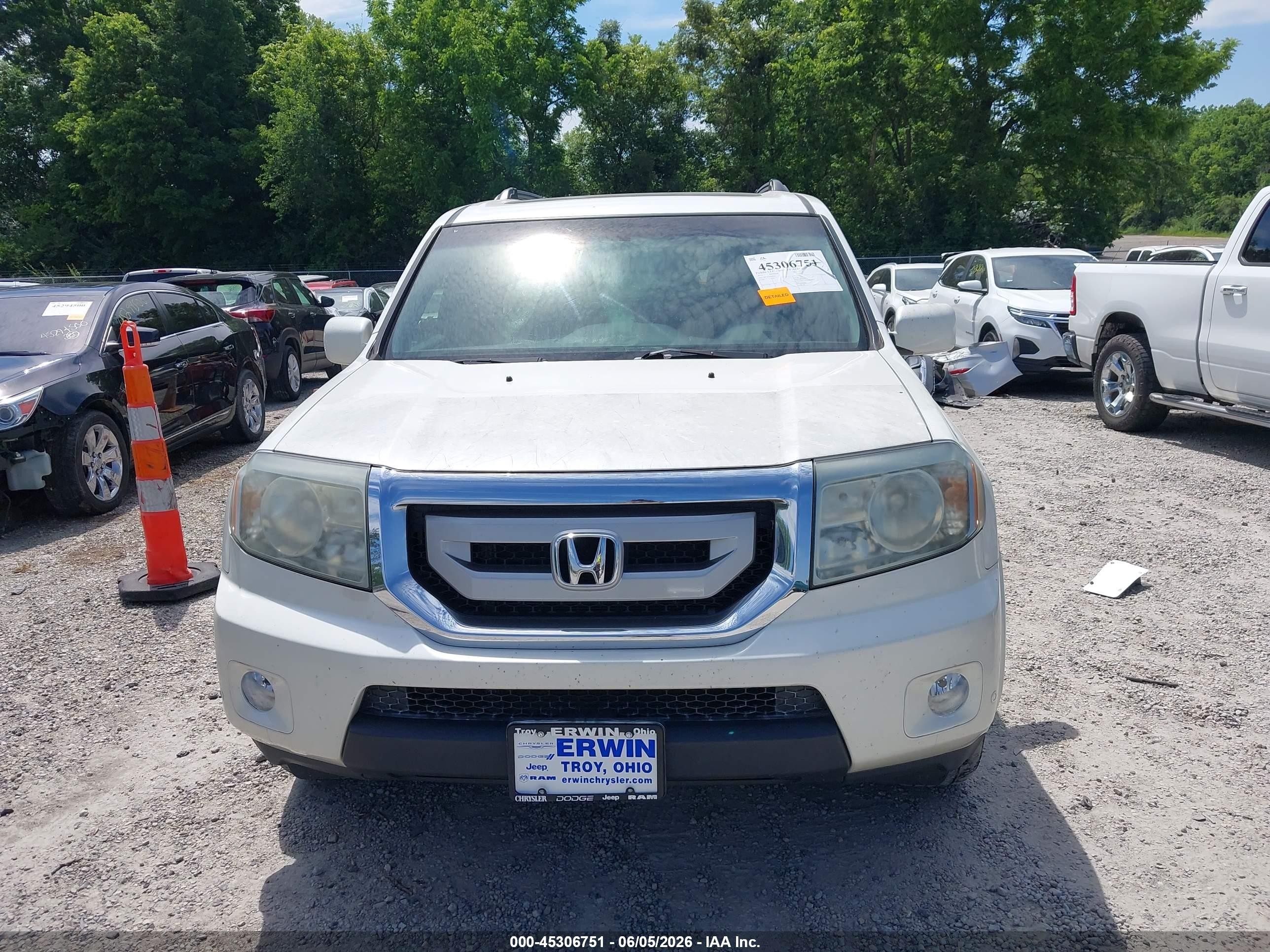 2011 Honda Pilot Touring White vin: 5FNYF4H99BB006301