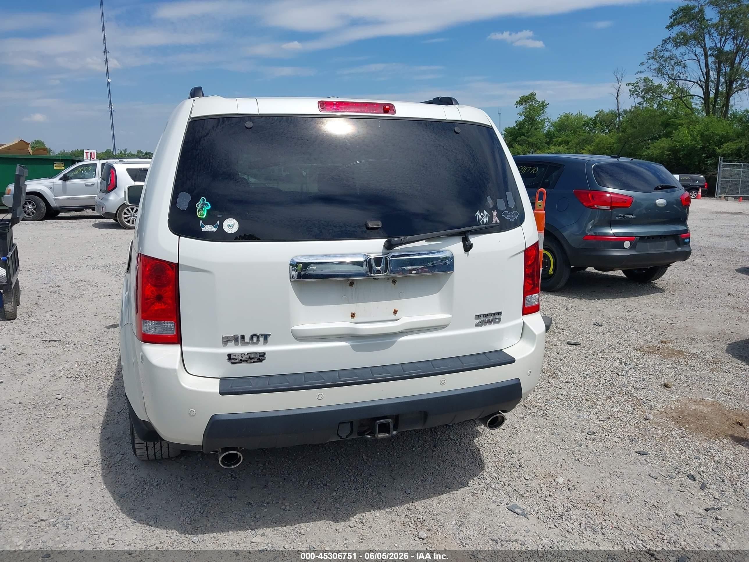 2011 Honda Pilot Touring White vin: 5FNYF4H99BB006301