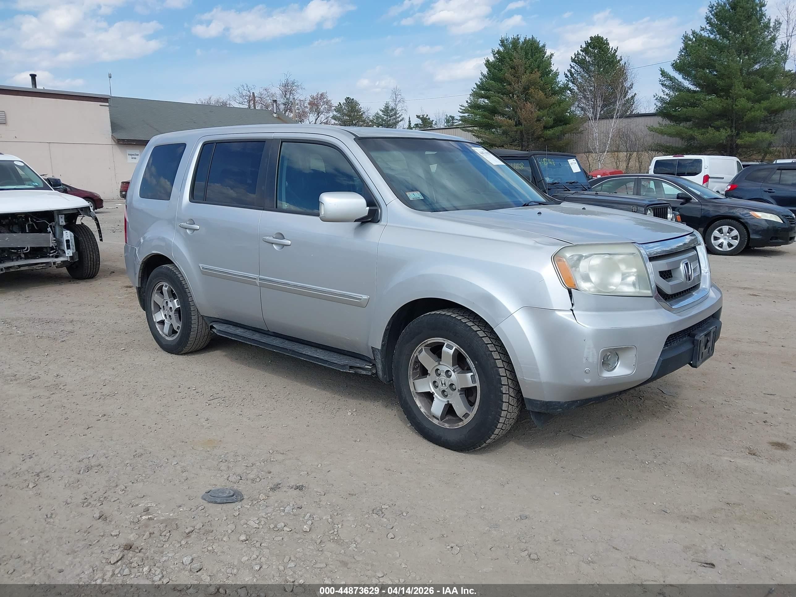 2011 Honda Pilot Touring Silver vin: 5FNYF4H99BB092211
