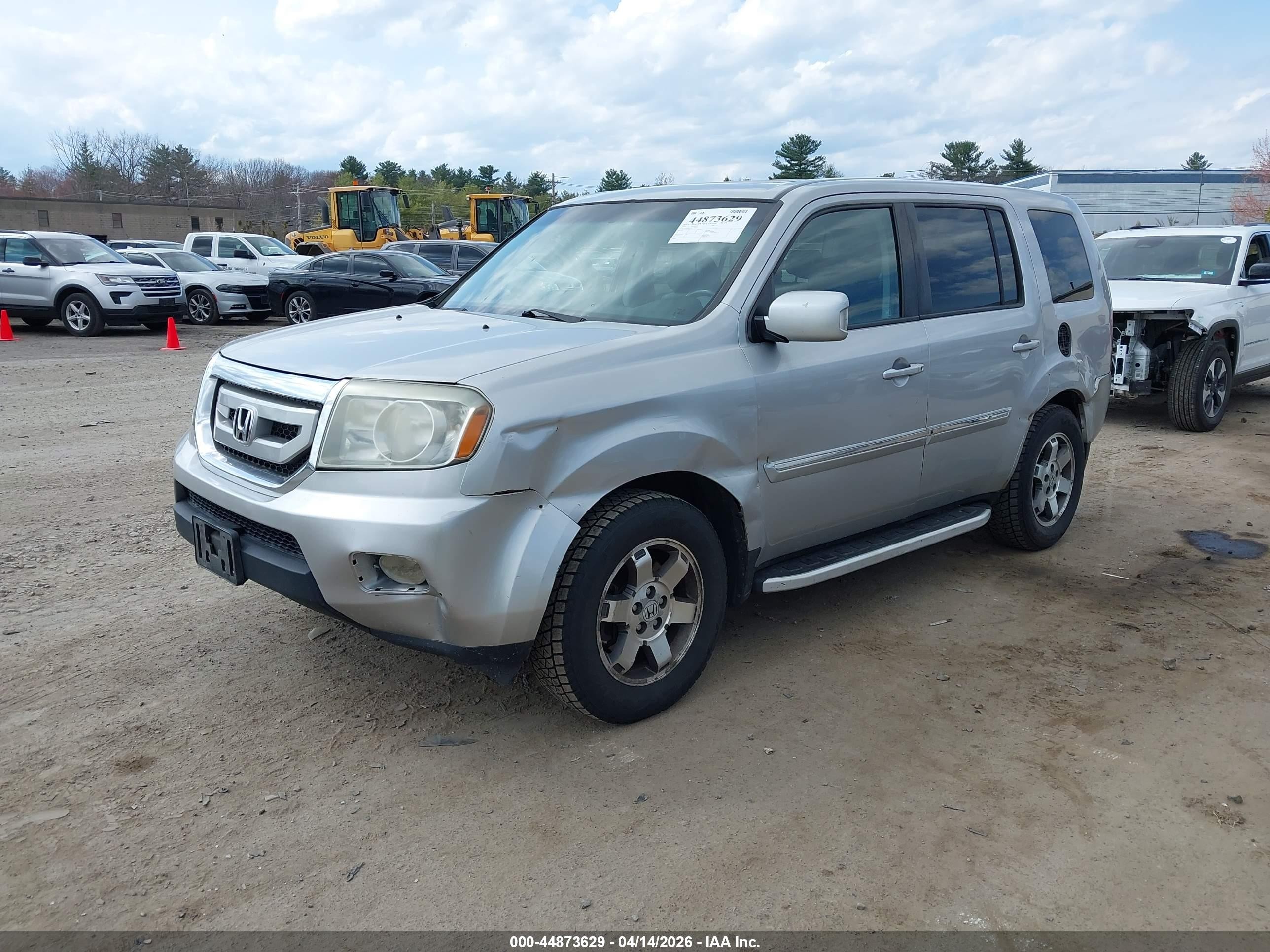 2011 Honda Pilot Touring Silver vin: 5FNYF4H99BB092211
