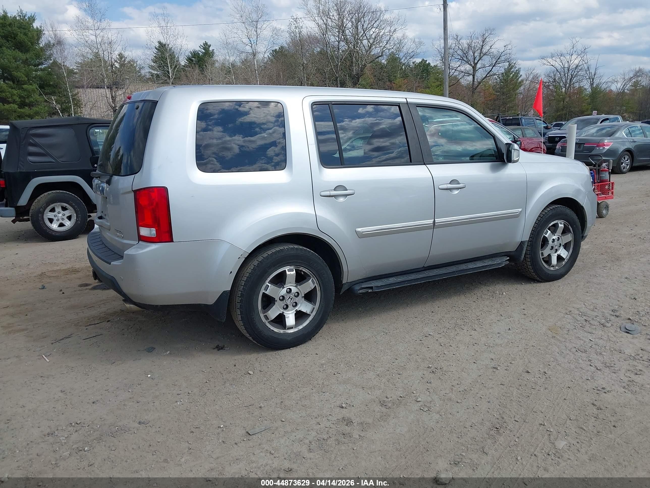 2011 Honda Pilot Touring Silver vin: 5FNYF4H99BB092211