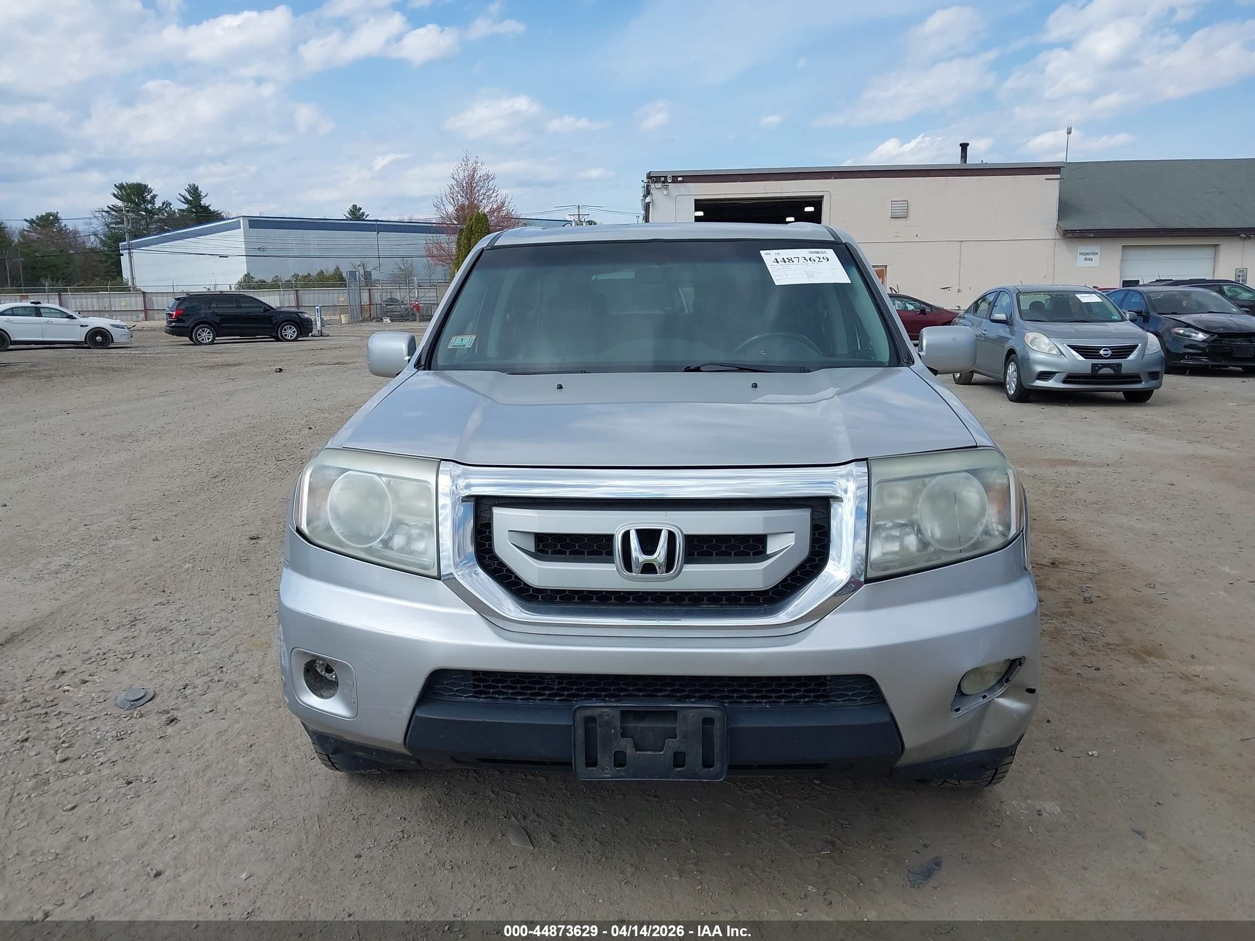 2011 Honda Pilot Touring Silver vin: 5FNYF4H99BB092211