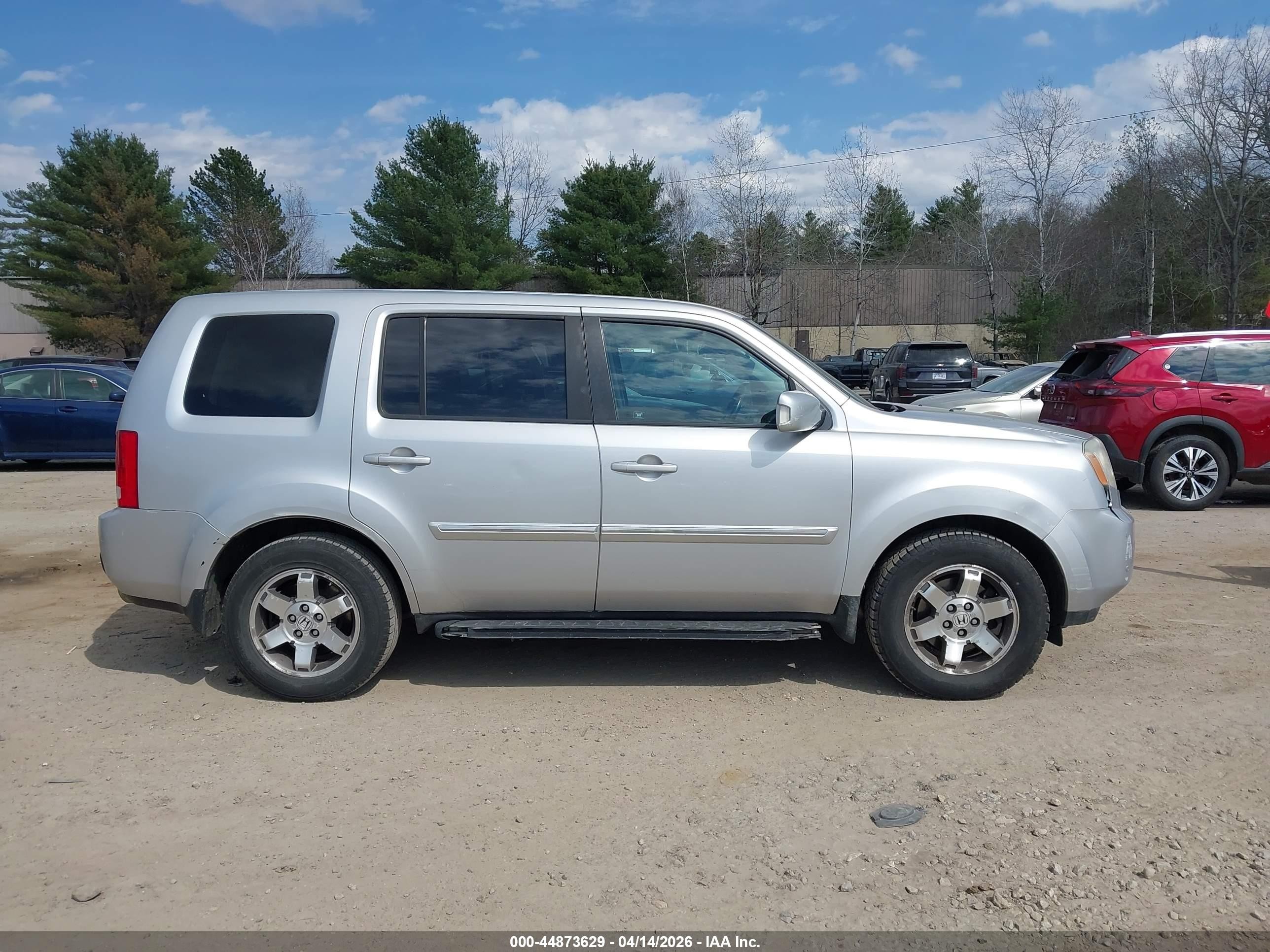 2011 Honda Pilot Touring Silver vin: 5FNYF4H99BB092211