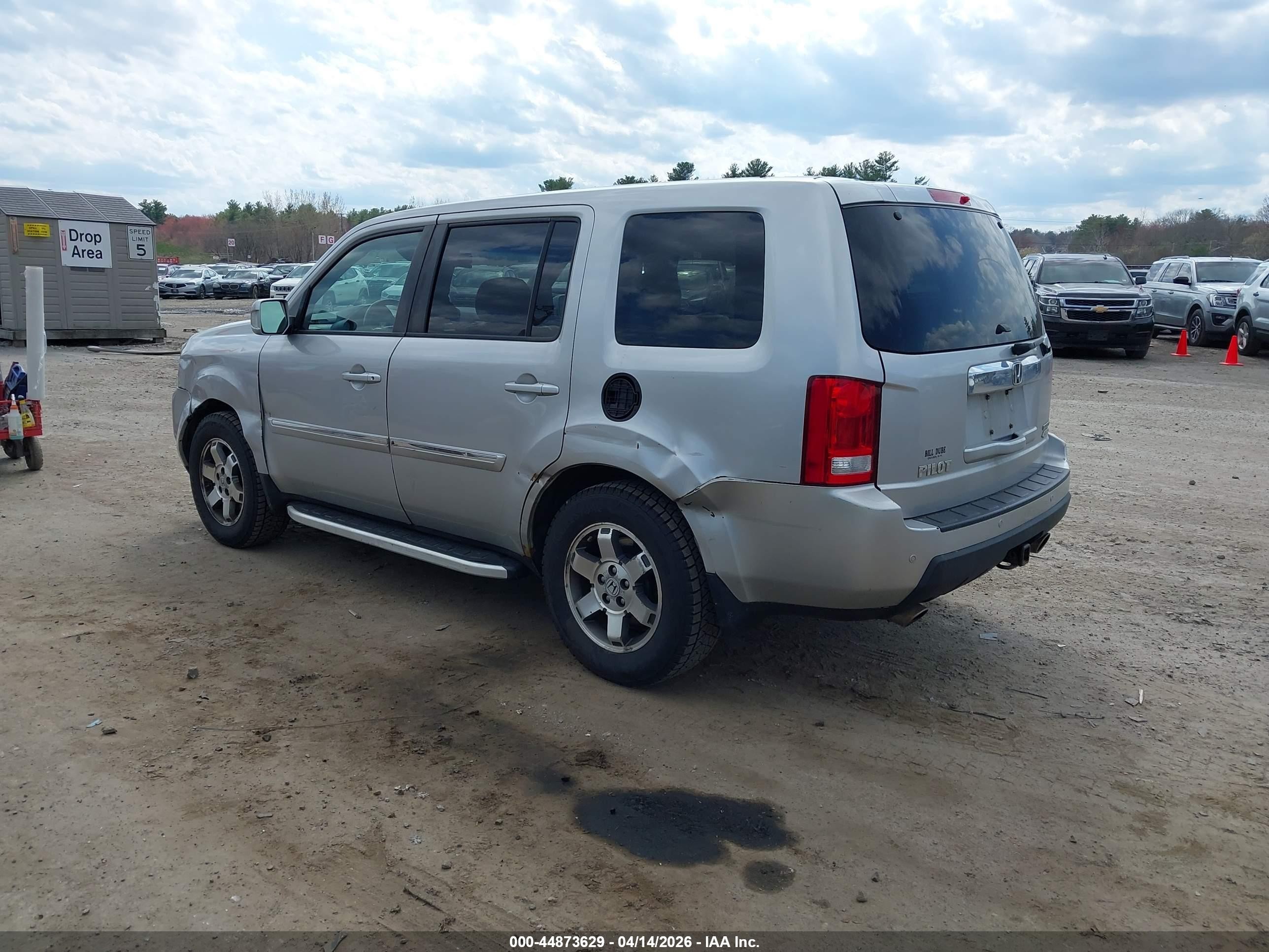 2011 Honda Pilot Touring Silver vin: 5FNYF4H99BB092211