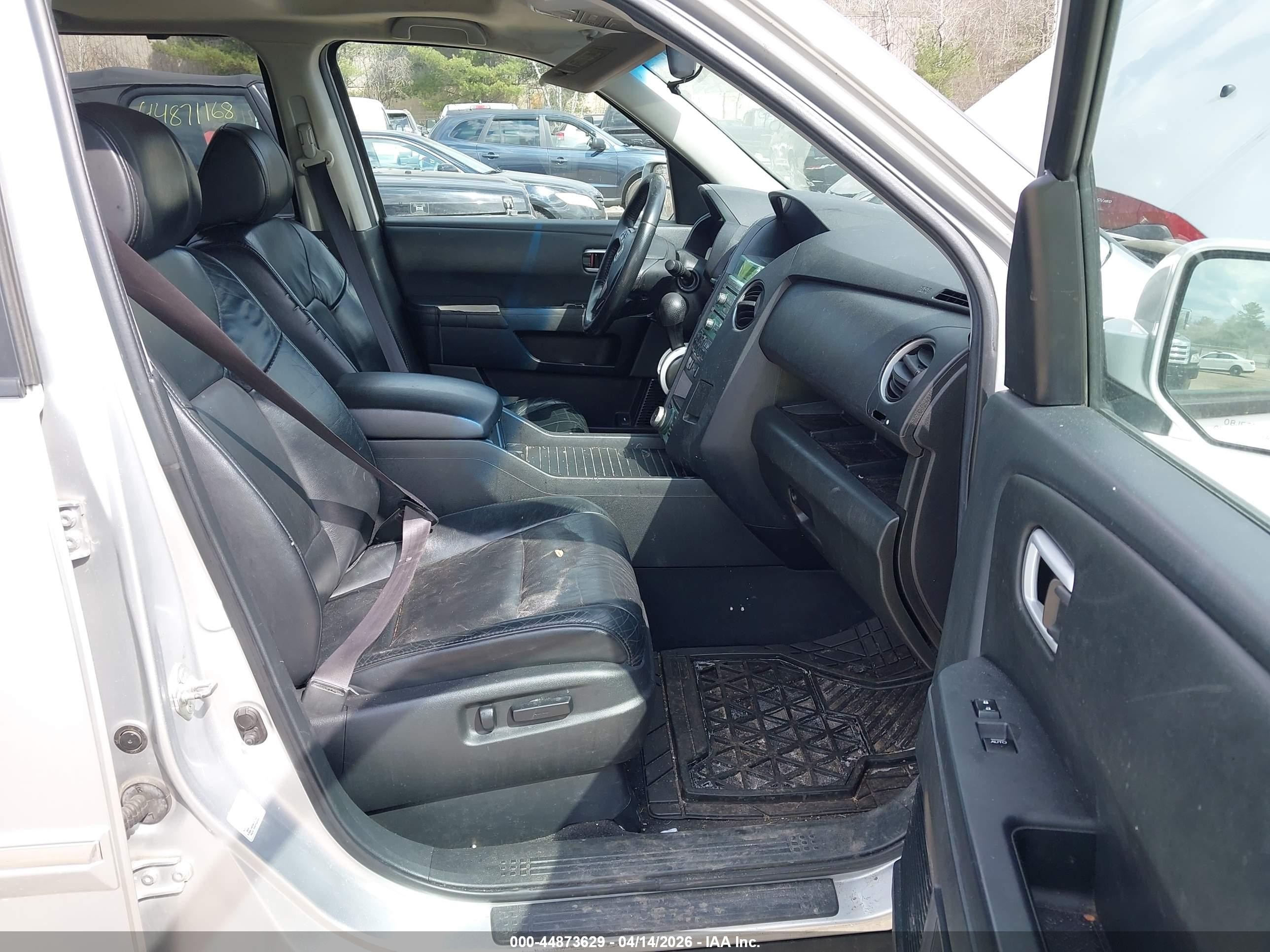 2011 Honda Pilot Touring Silver vin: 5FNYF4H99BB092211