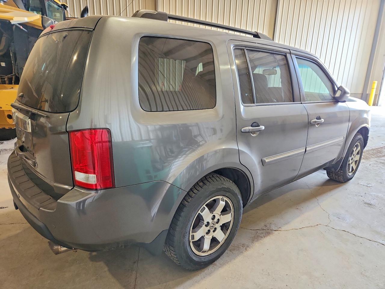 2011 Honda Pilot Touring Gray vin: 5FNYF4H99BB501162